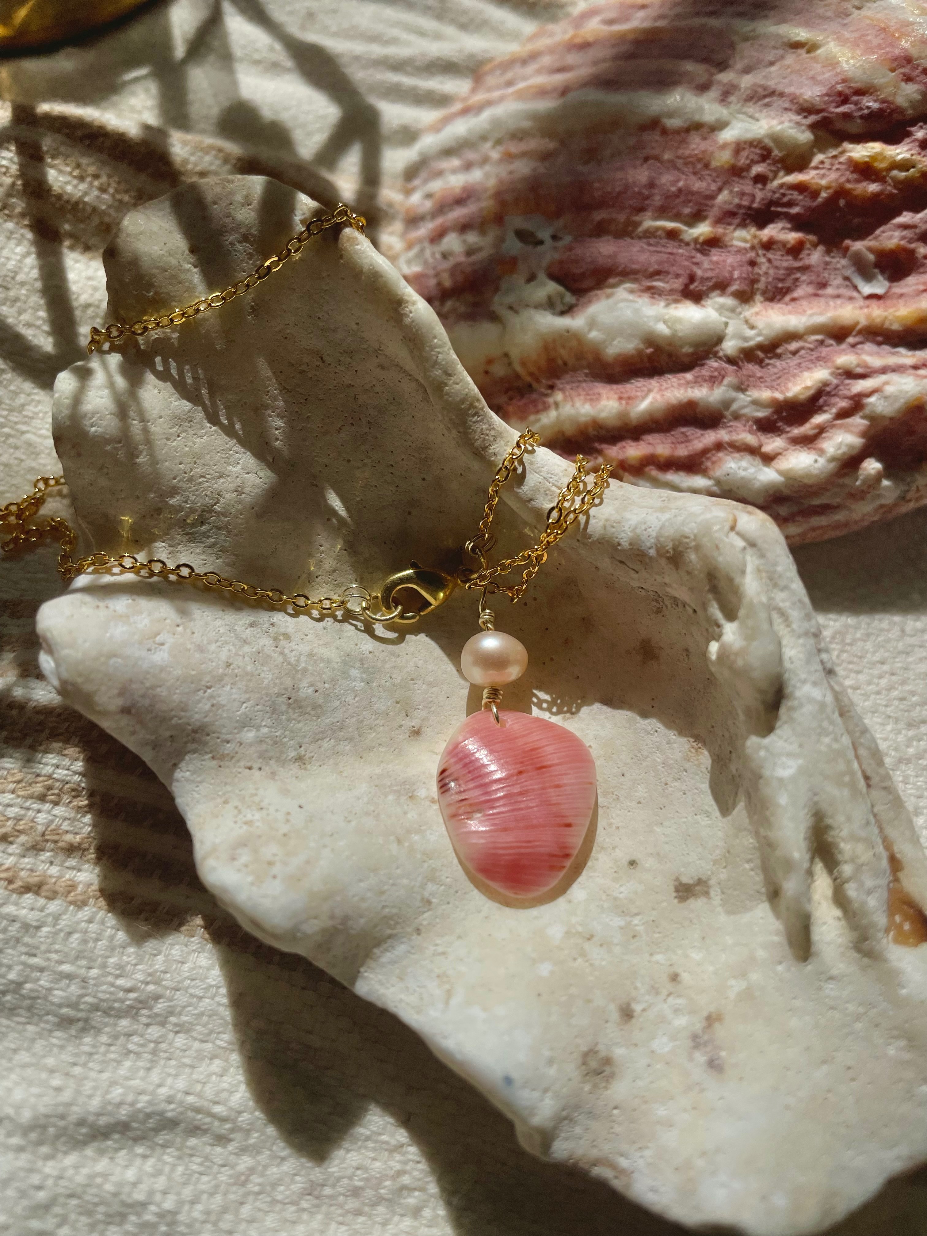 粉色貝殼項鍊 Pink shell necklace
