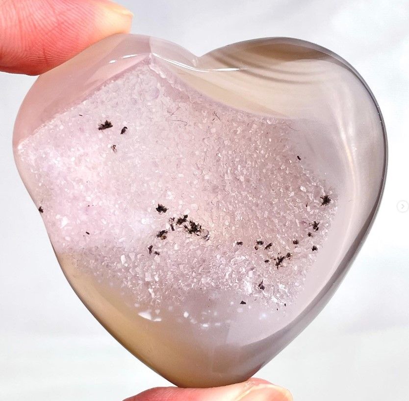 [528]淡粉色晶洞芝麻瑪瑙愛心 （ 7折 ）