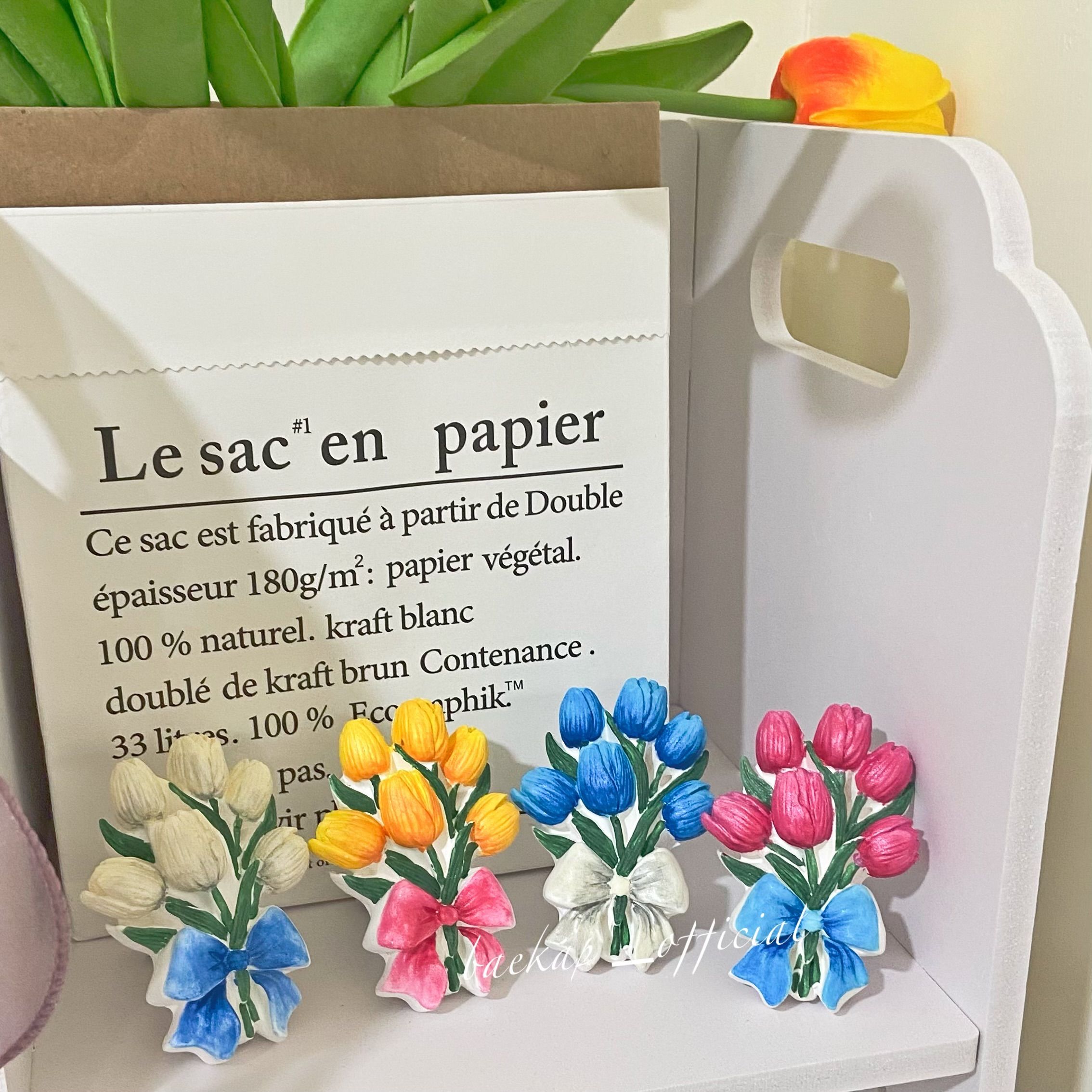 手捧鬱金香🌷（車內夾式款）－為預購