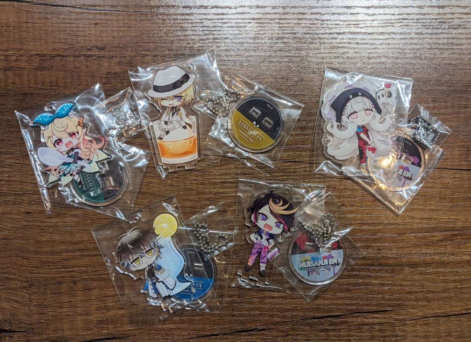 「安利美特咖啡 x NIJISANJI EN」壓克力立牌吊飾