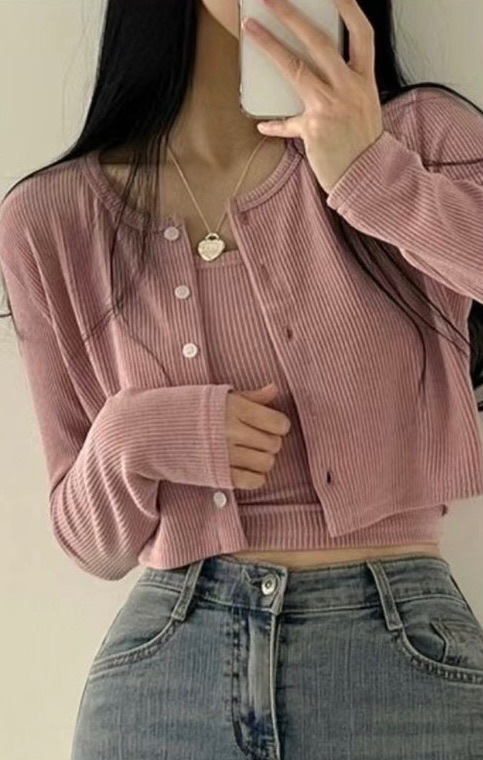 ￼現貨售完不補ෆ🏷️ʏᴜɴᴀ’s 正韓🇰🇷氣質兩件式針織外套小背心 4colors