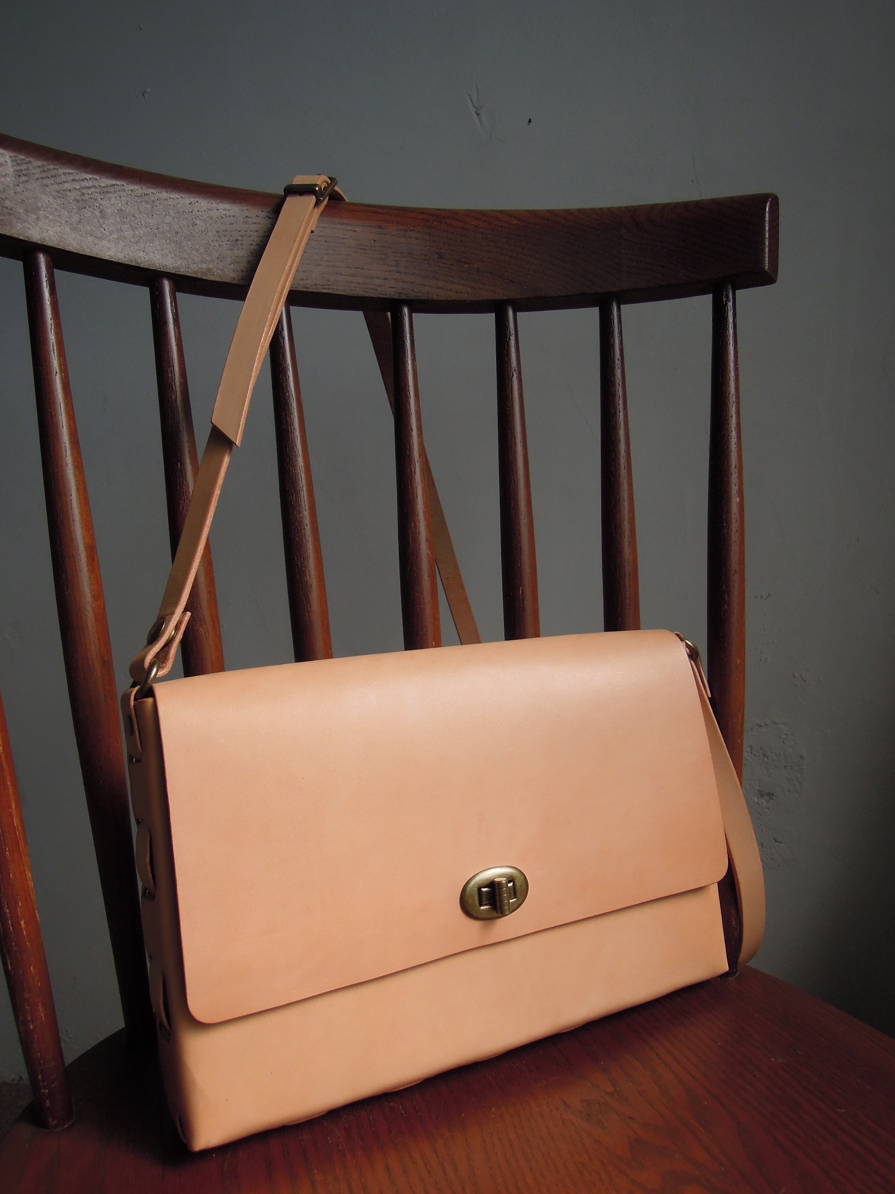 方形側背包 26x16.5x4.5 cm