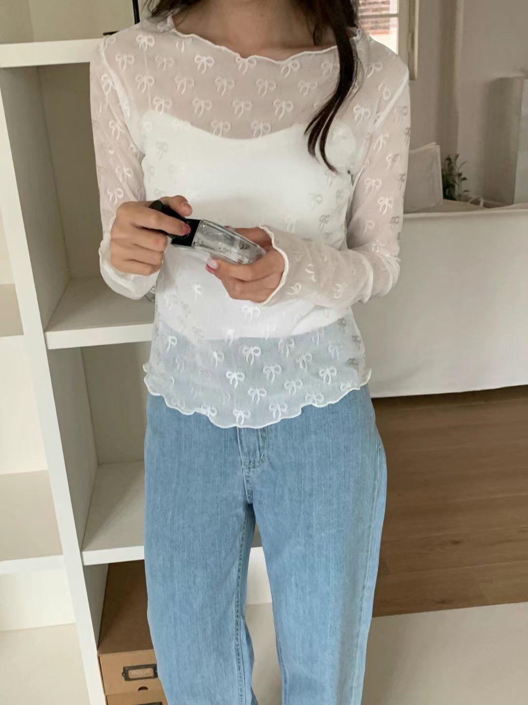 反光滿版小蝴蝶結透膚內搭衣/1色
