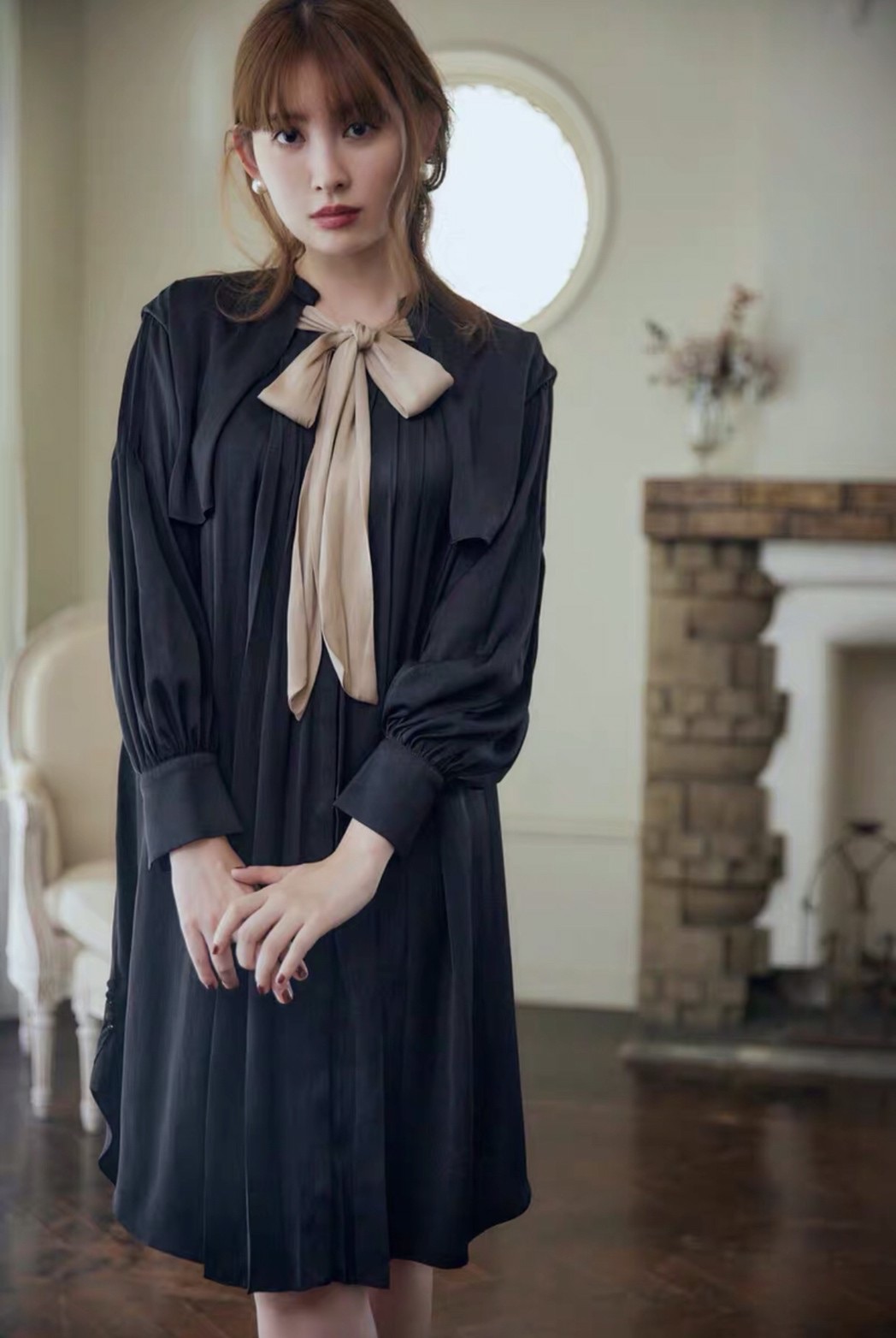 （原單）Her lip to 領結古典緞面洋裝 （斗篷設計假兩件寬鬆版洋裝）M碼