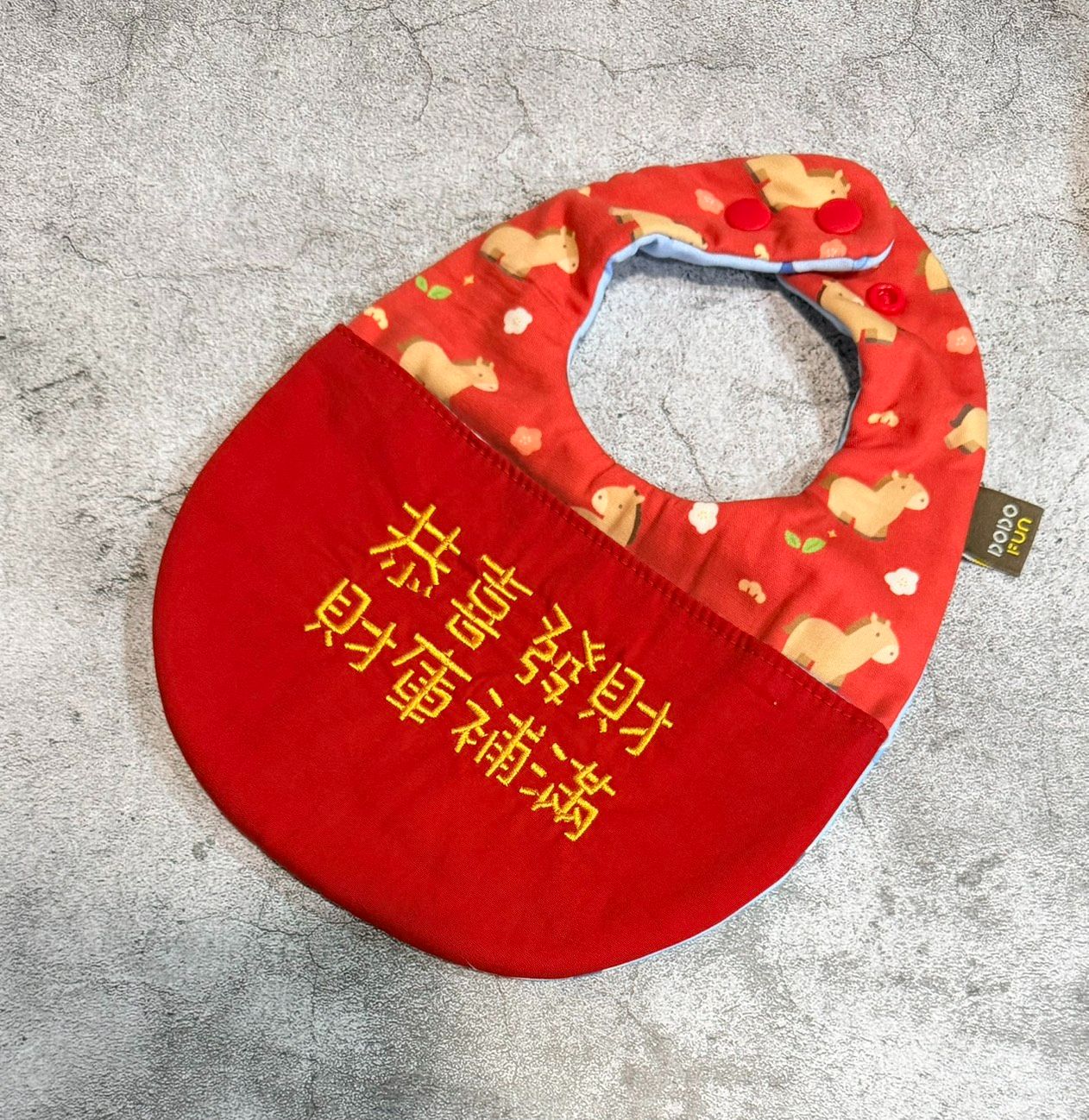 紅底花草馬兒