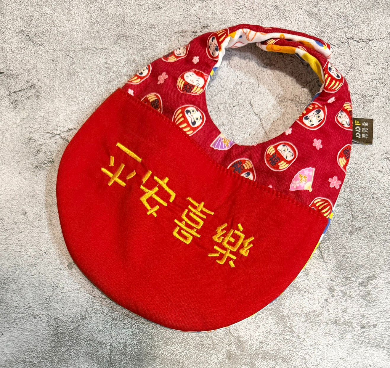 紅底扇子達摩