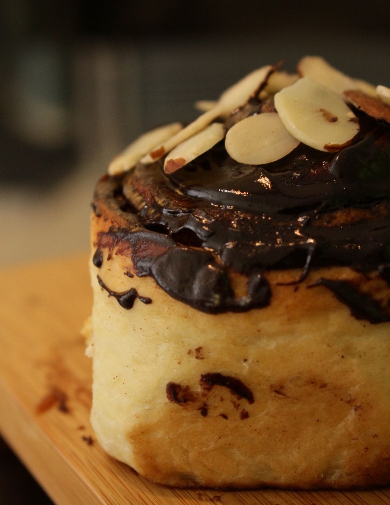 巧克力杏仁片肉桂捲 Cinnamon Rolls with Chocolate and Almonds