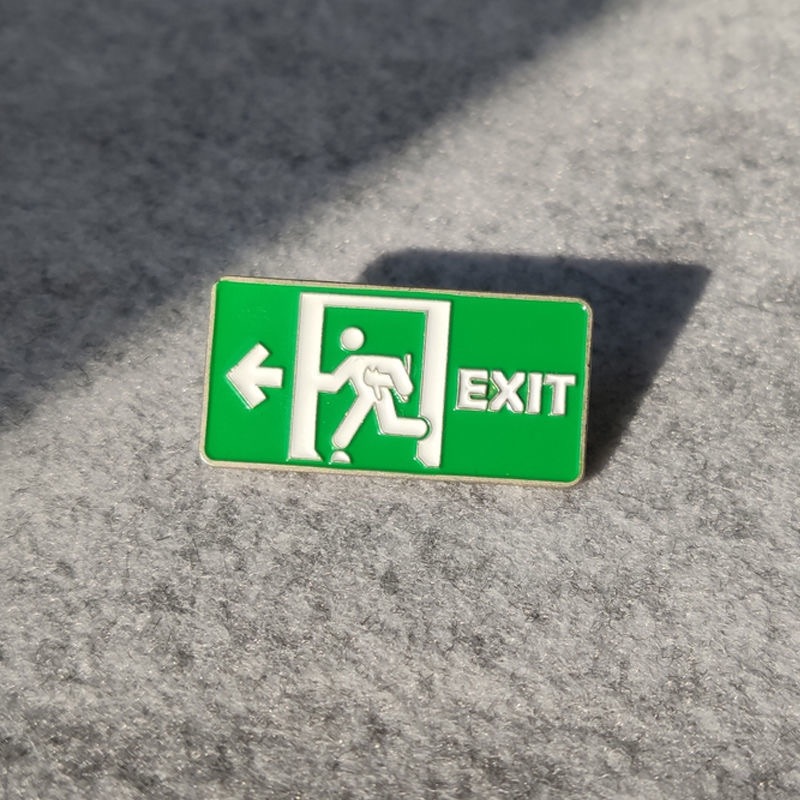 我有貓 需要緊急下班🏃🏻夜光胸針