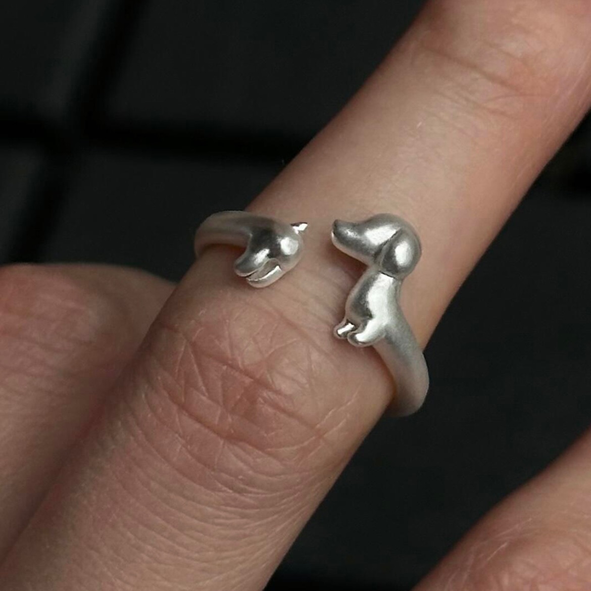 超Q的臘腸狗戒指💍會不會太可愛！