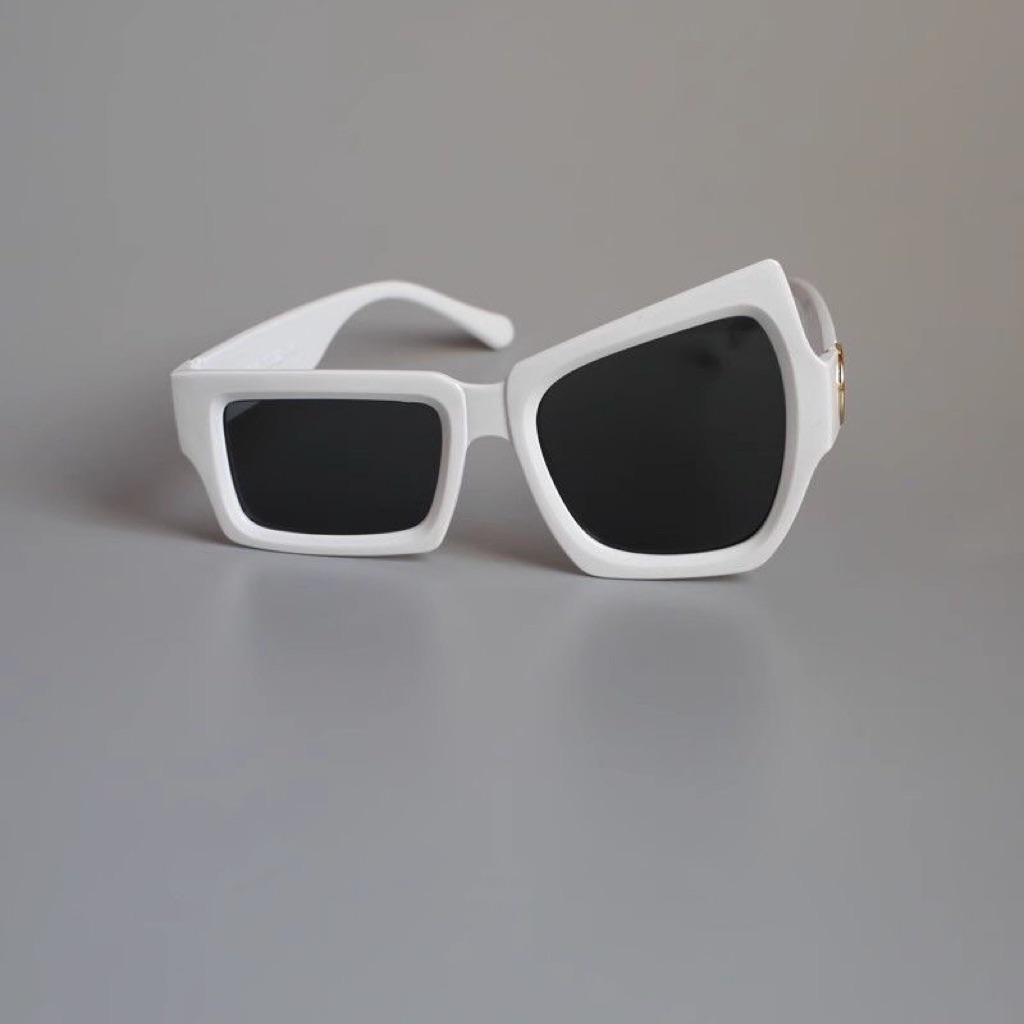 超愛的骨折眉毛墨鏡🕶️很有個性！