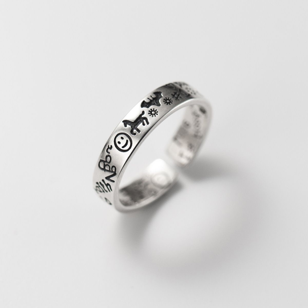 小編自留款🥹千禧年塗鴉風戒指 好看到不行！