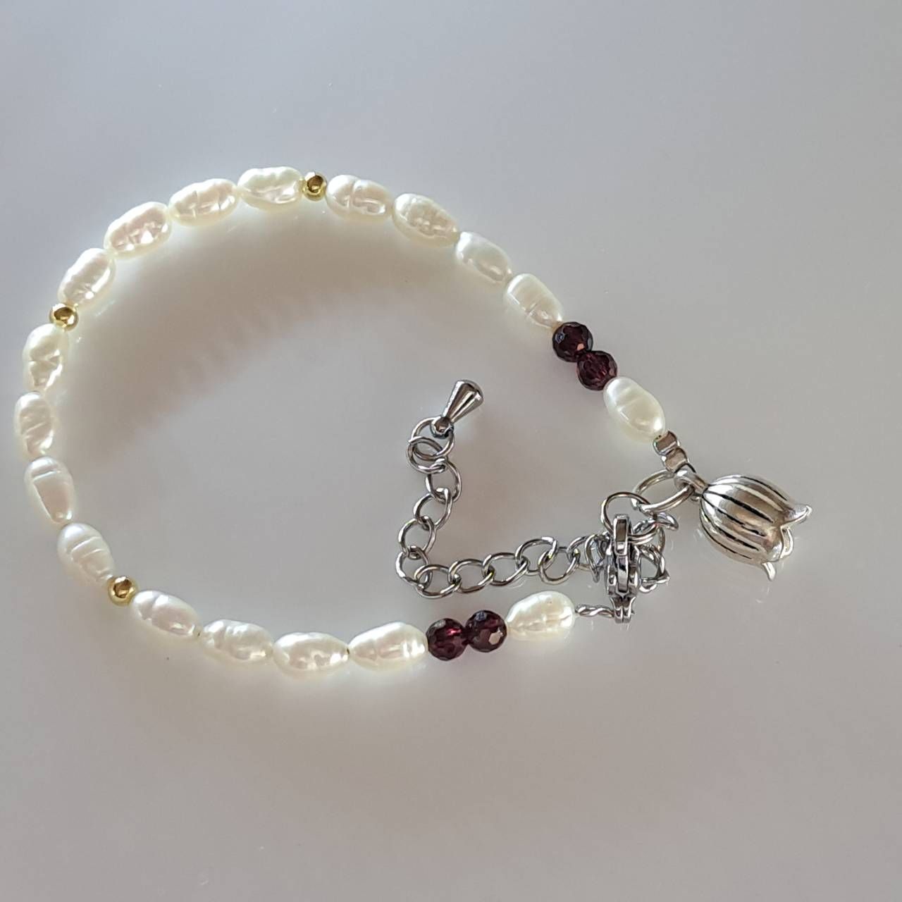 🌸月老紅線查查｜花開富貴純銀手鍊✨天然石榴石×米粒珍珠×不鏽鋼延長鍊｜送禮首選 情侶對鍊 精品質感