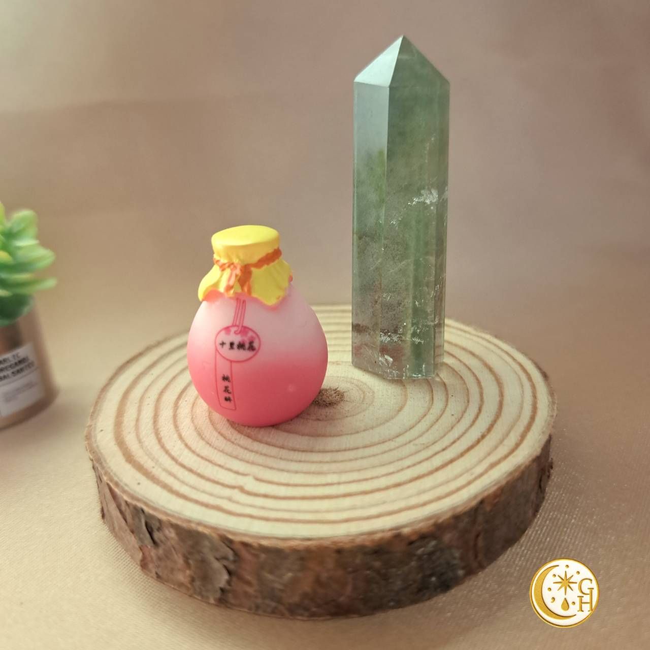 【桃花酒 × 綠幽靈能量擺飾】月老紅線查查文青設計｜開運聚緣人緣運能量石療癒小物｜Chic Check