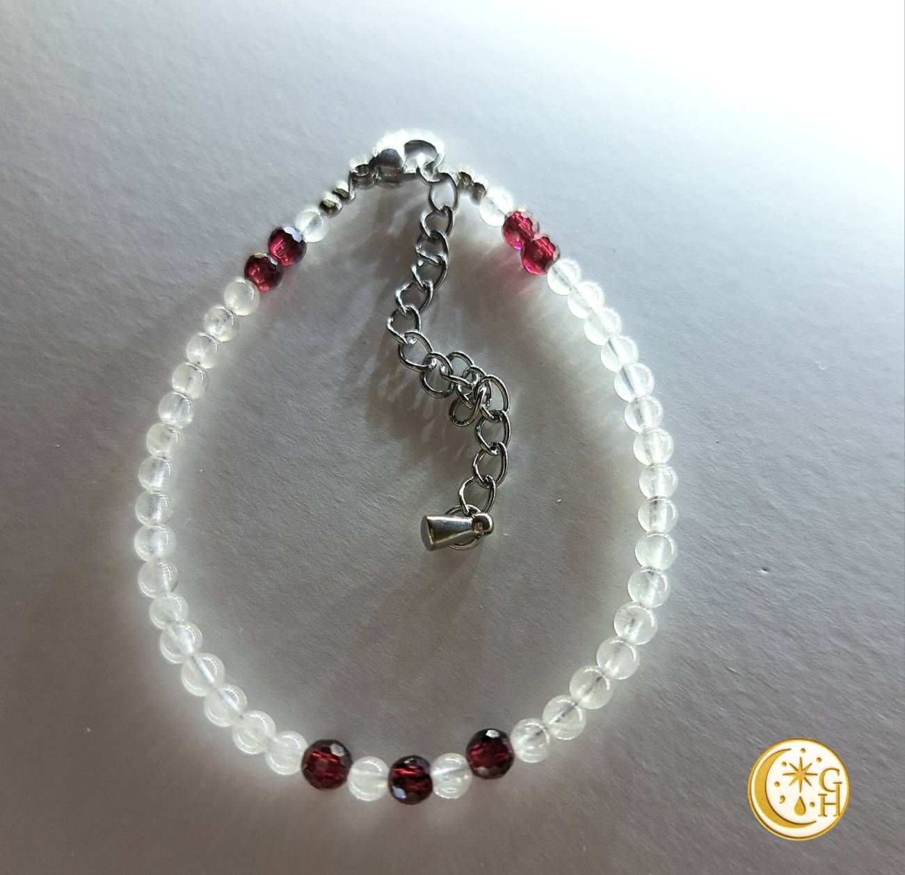 月老紅線查查粉晶石榴石紅線手鍊｜節慶送禮與日常配戴皆宜｜細緻舒適手感可洗澡不需拆卸｜溫柔中的簡約設計｜附品牌懸浮立盒提袋