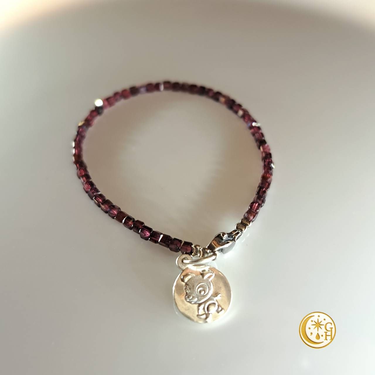 月老紅線查查｜純銀雙面生肖銀元紅線手鍊｜新年開運招財・過年送禮喜氣 守護平安隨身 配戴 適男女皆宜收藏