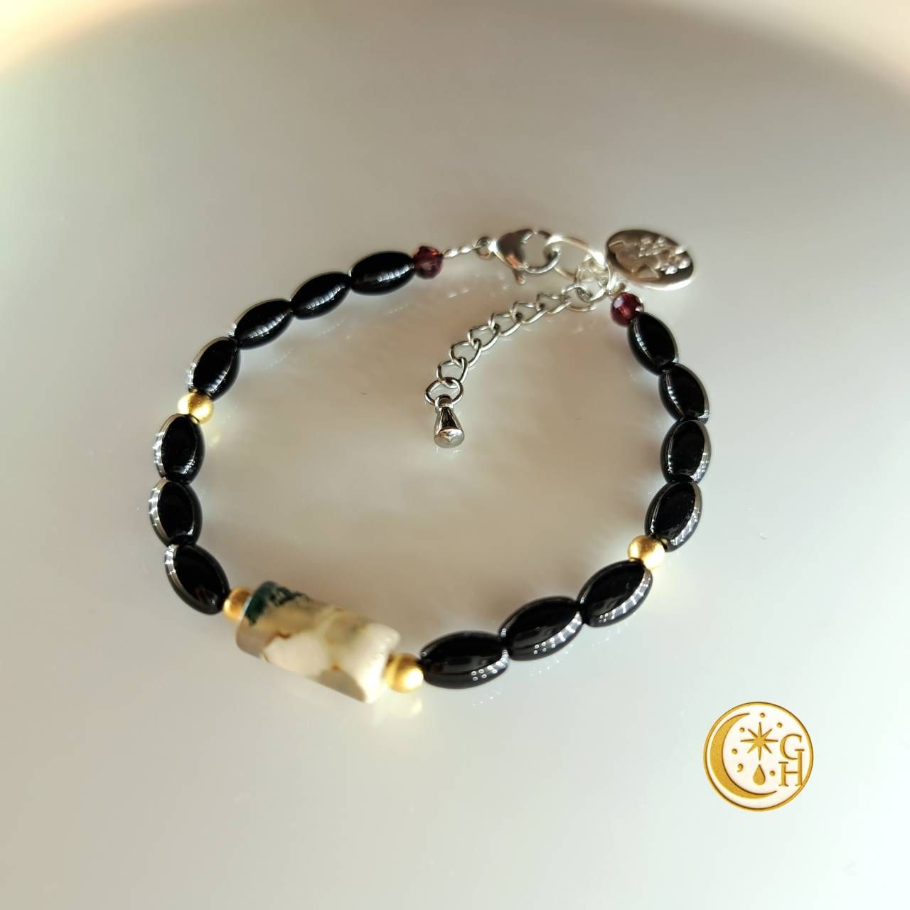 月老紅線查查｜老玉×瑪瑙×石榴石手鍊｜金珠設計｜不鏽鋼延長鍊｜懸浮立盒包裝｜穿越劇的美感｜日常配戴送禮推薦