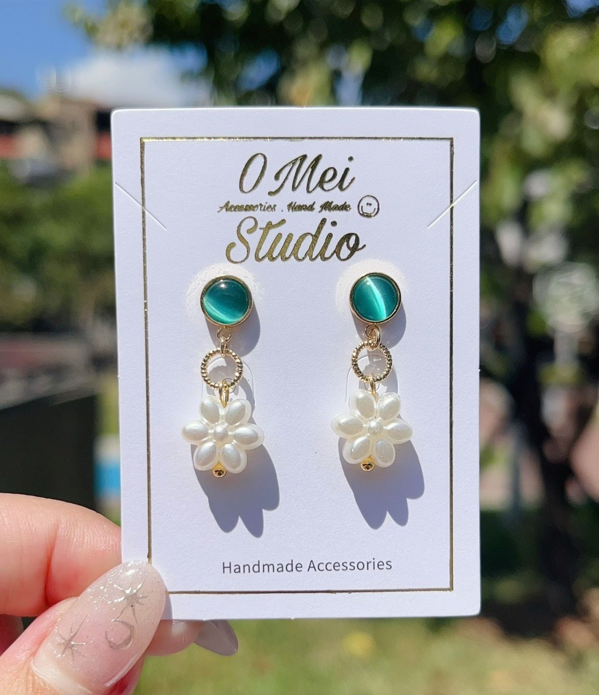 手作耳環-藍綠貓眼白色花花耳環