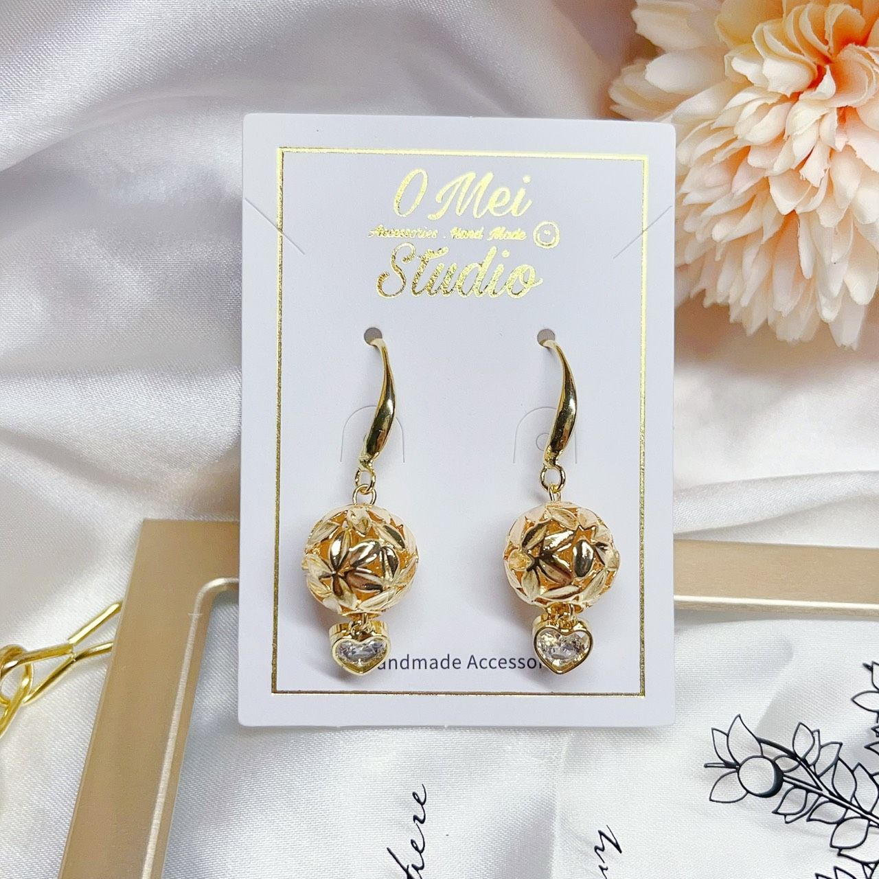 手作耳環-2026.01新品-法式耳針金葉鏤空球耳環