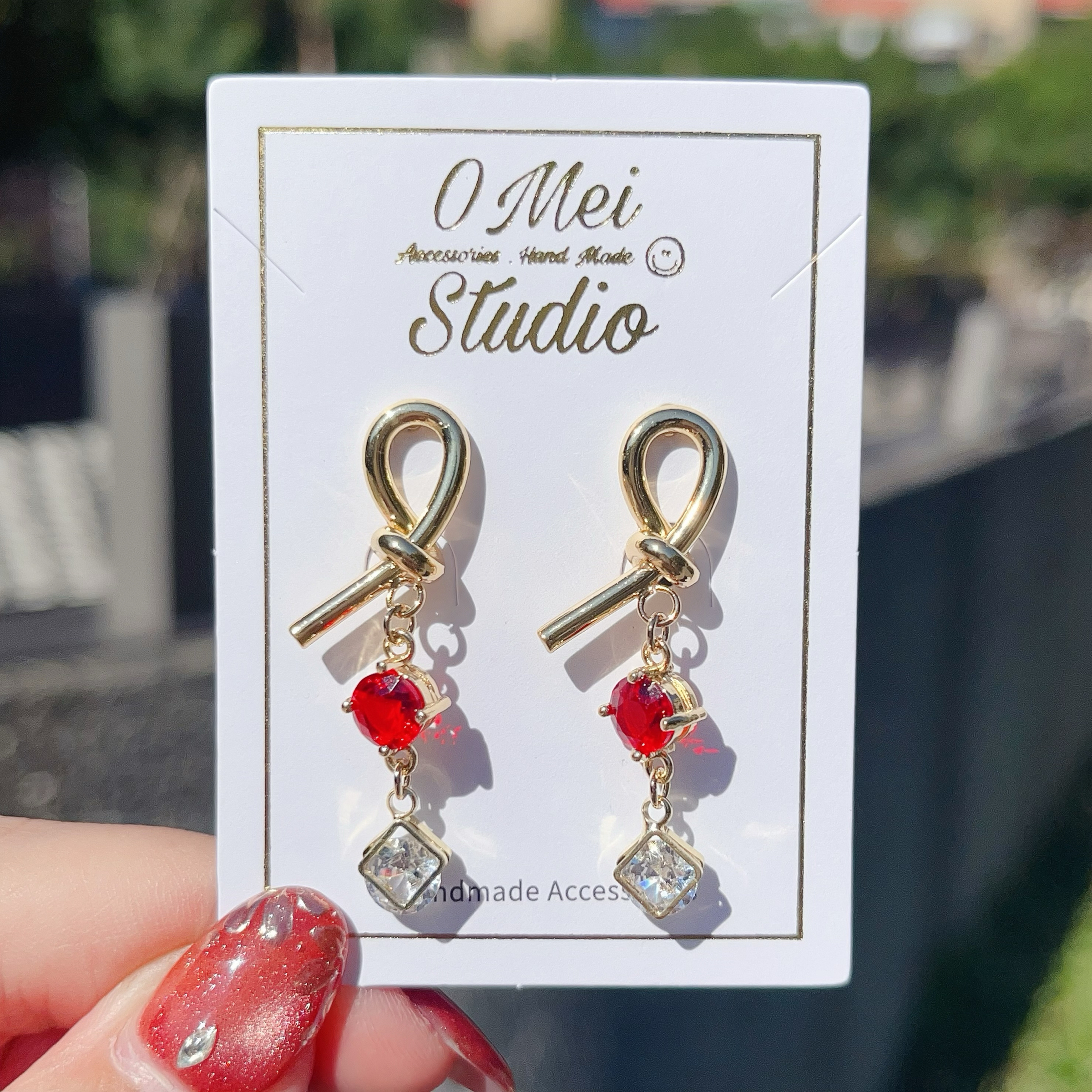 手作耳環-2026.01新品-繩結紅鋯石方鑽耳環