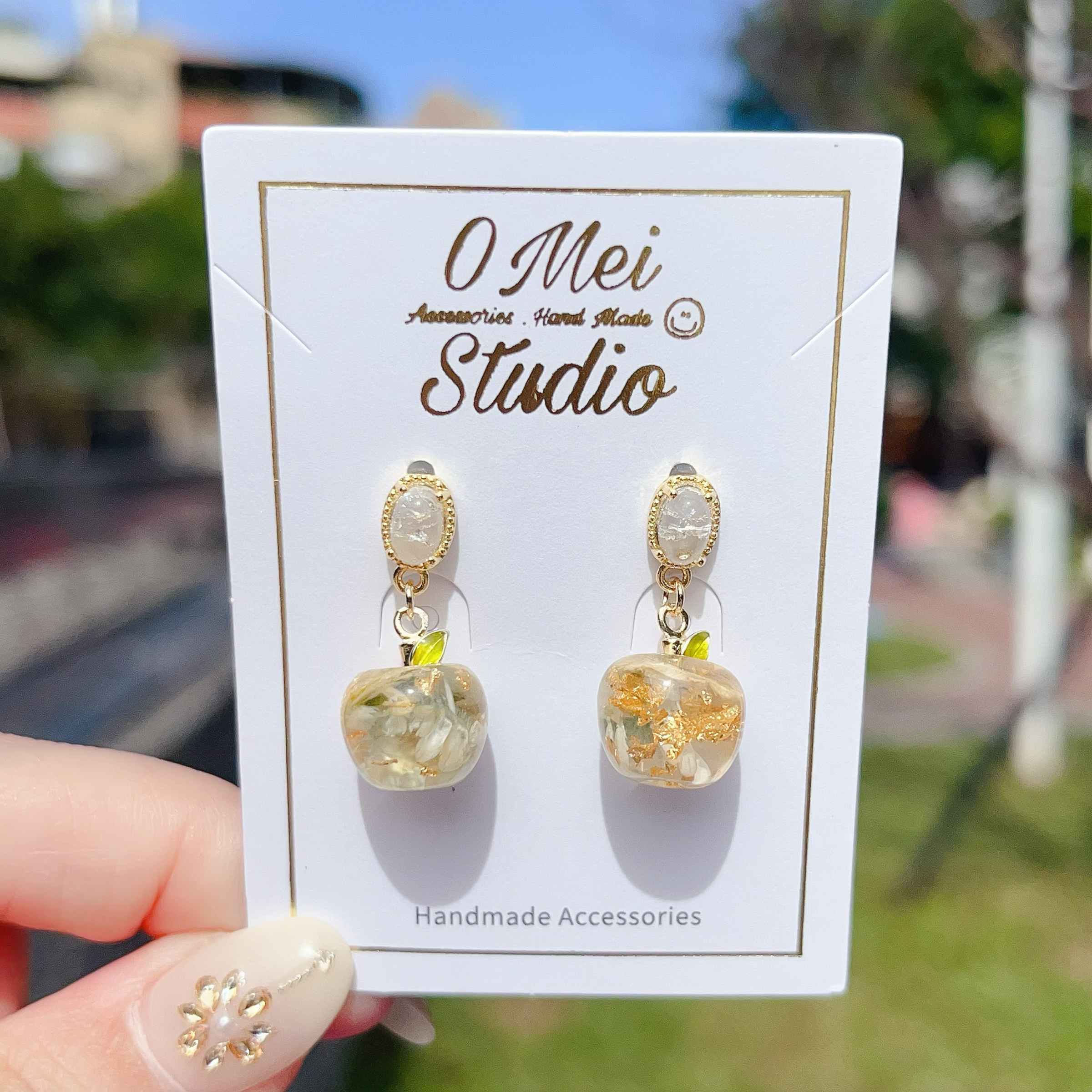 手作耳環-2026.02-金箔白色乾燥花蘋果耳環