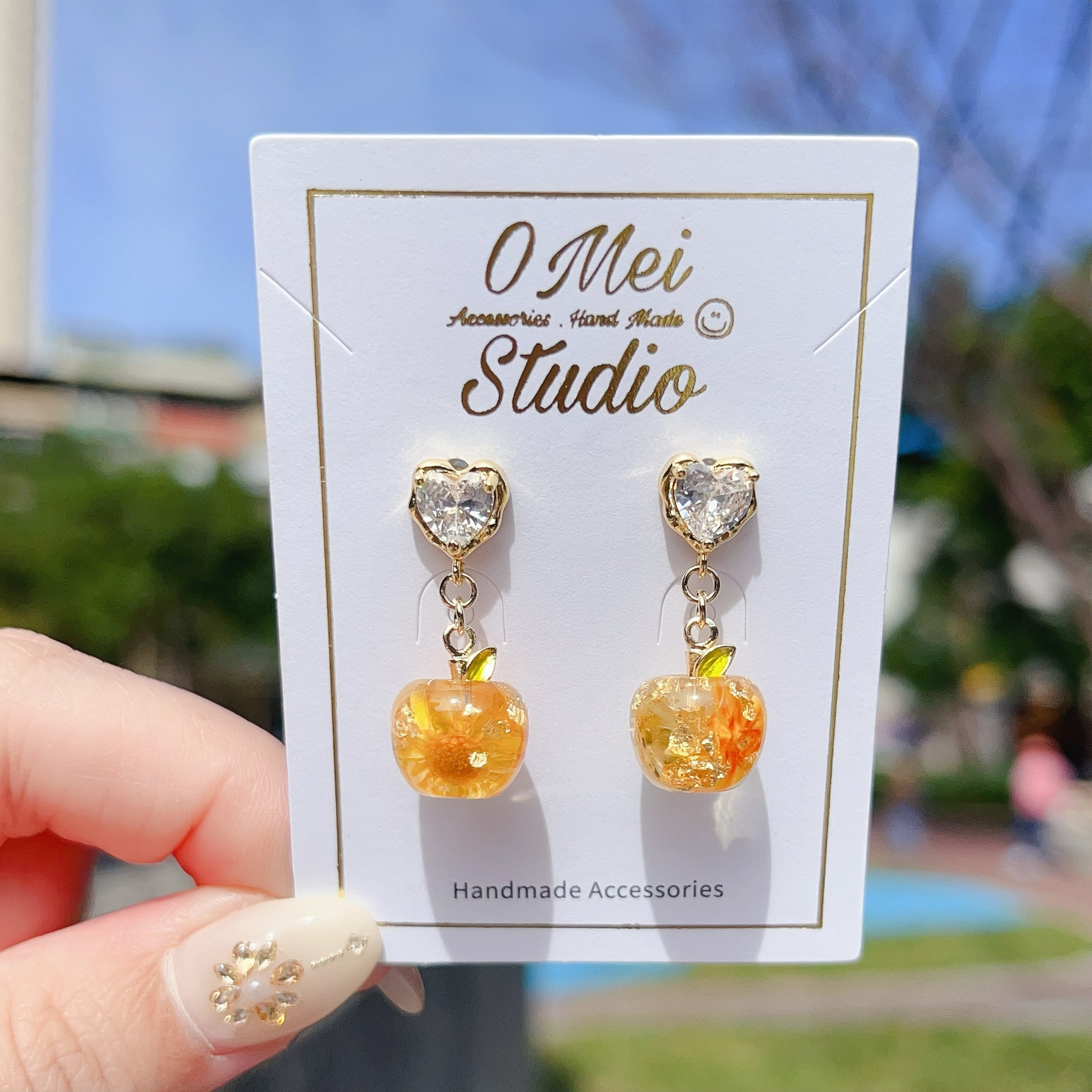 手作耳環-2026.02新品-愛心金箔雛菊乾燥花蘋果耳環