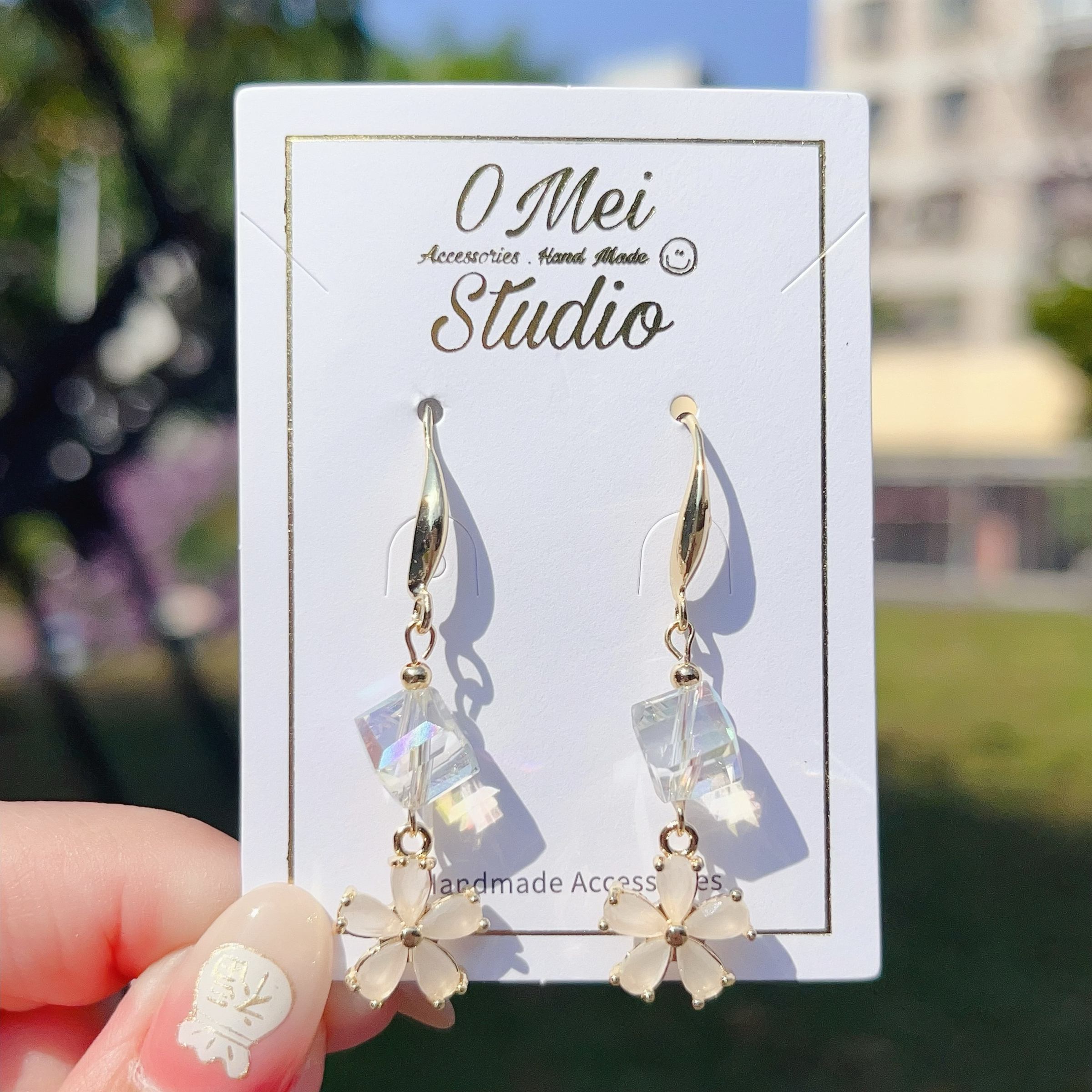 手作耳環-2026.03新品-絢彩方形珠白色櫻花耳環