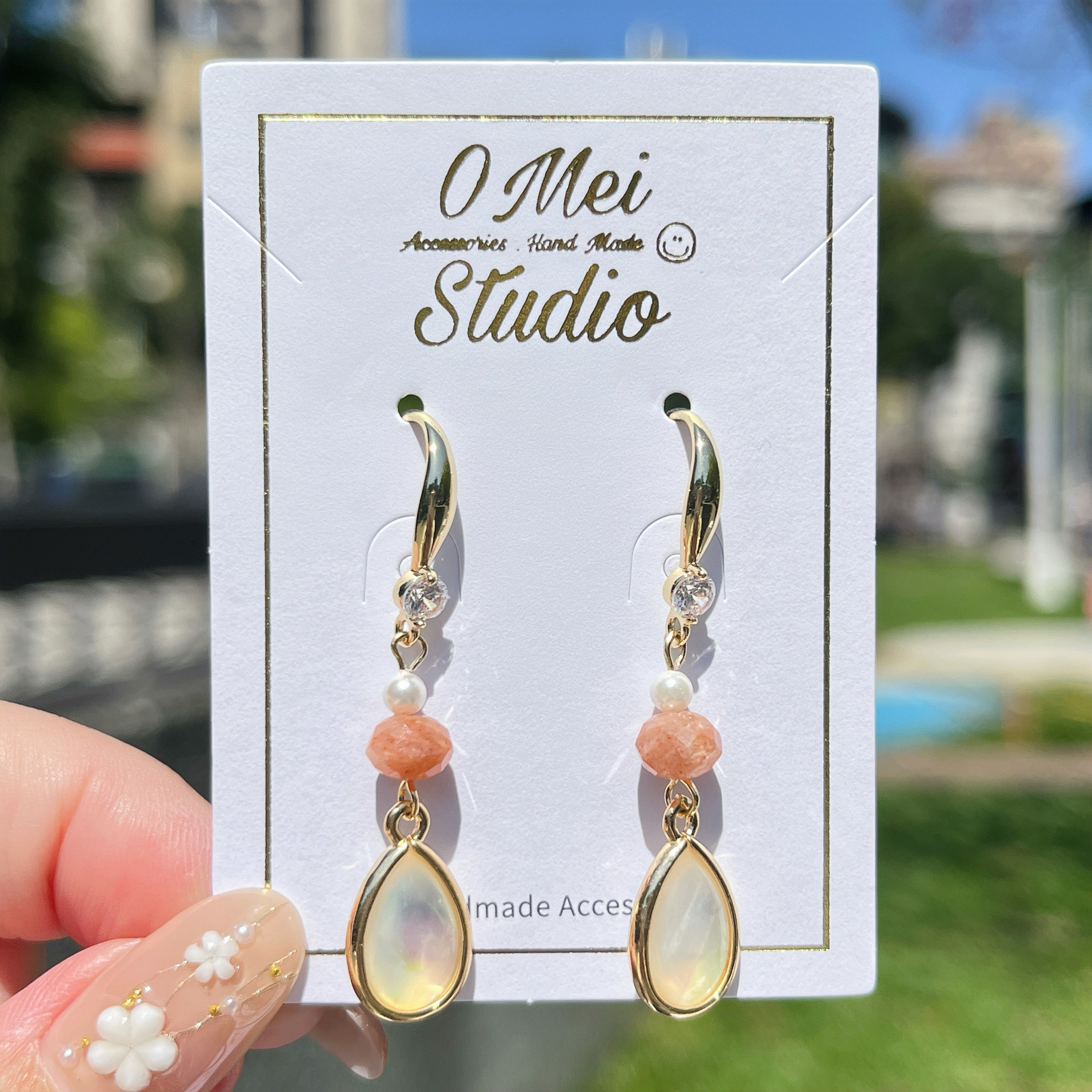 手作耳環-2026.03新品-幻彩貝殼水滴金草莓耳環