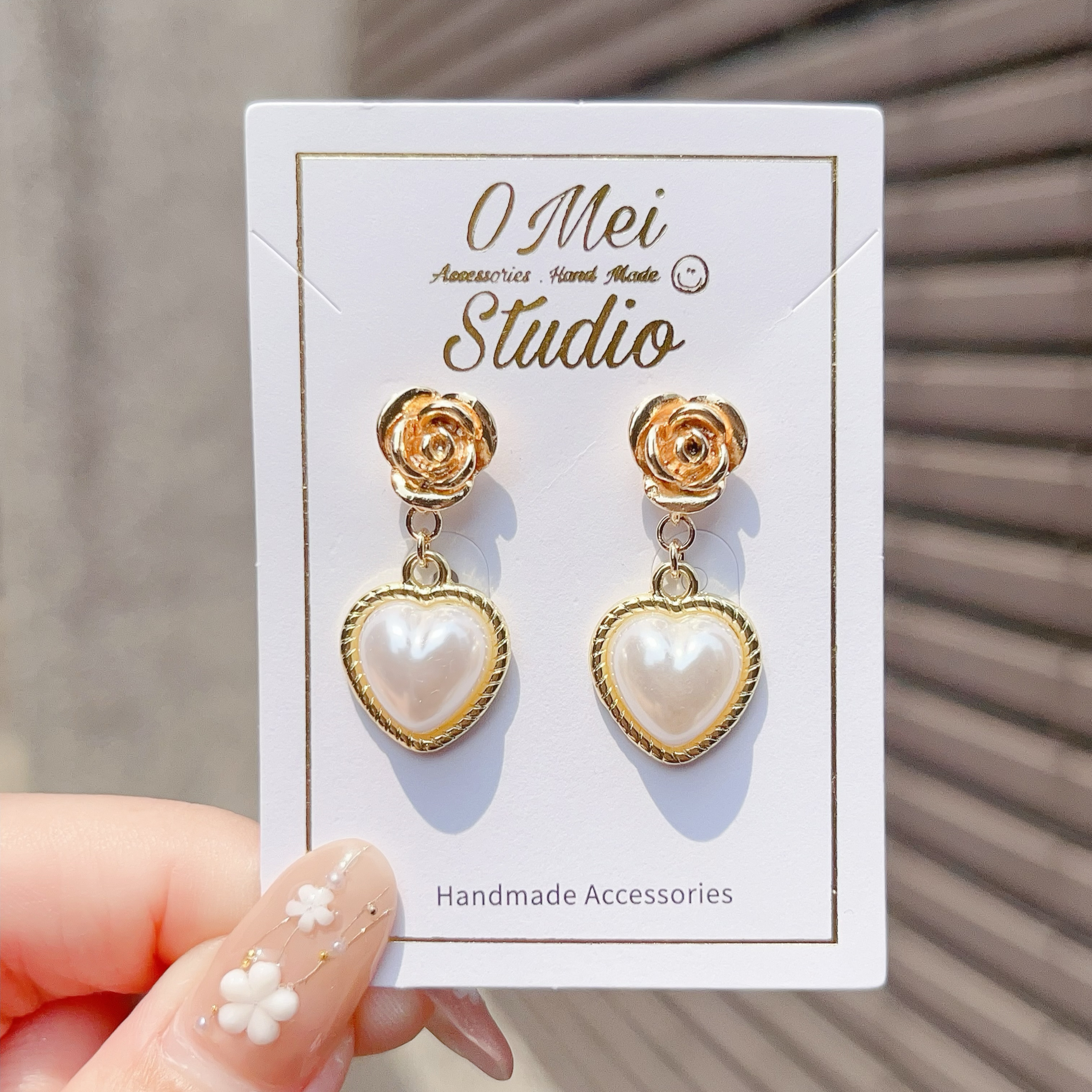 手作耳環-2026.04新品-玫瑰花白色愛心耳環