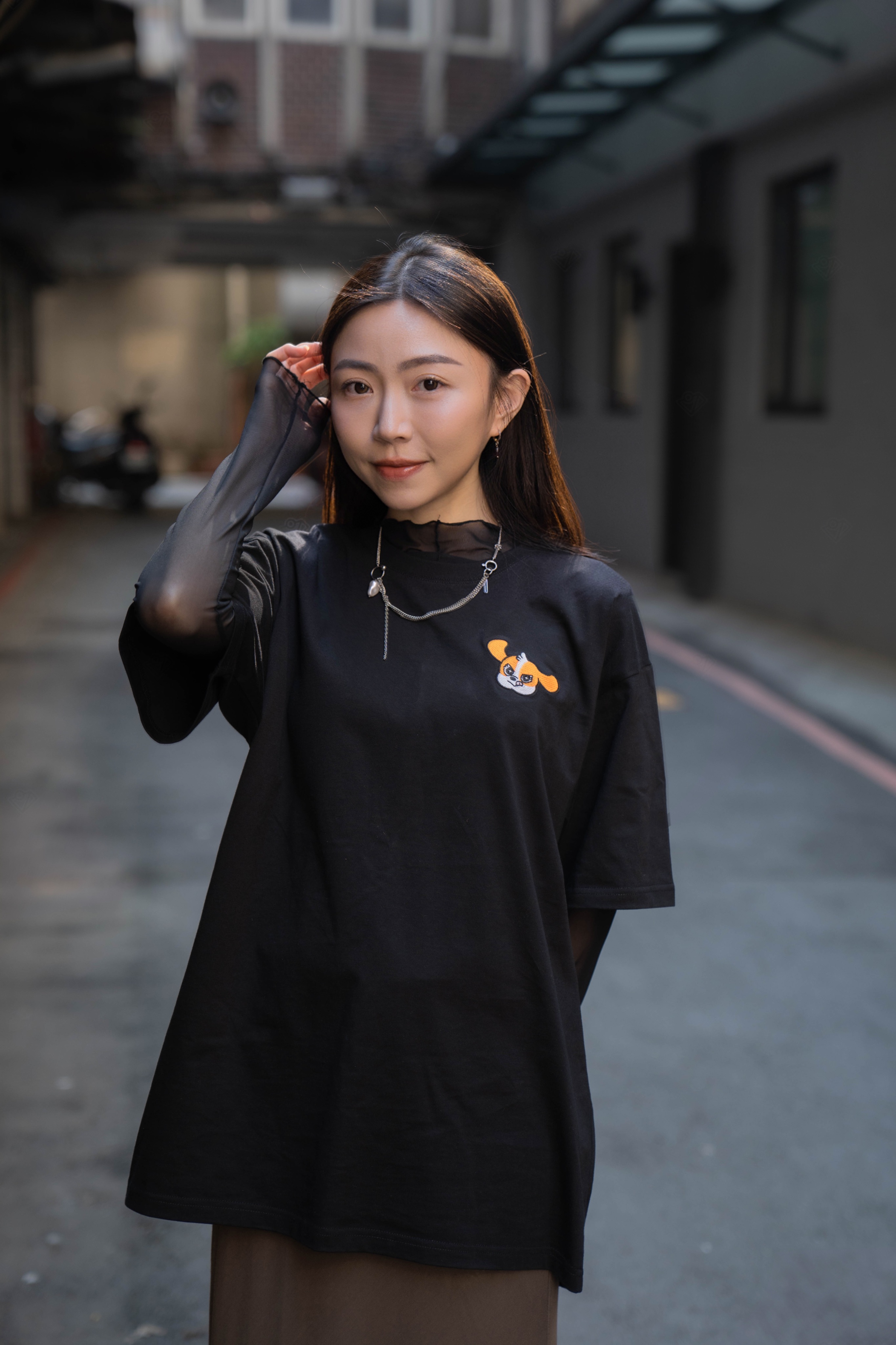 apriroom x 𝙎𝘼𝙔𝘼 聯名Tee「勇往直前の快樂小狗」