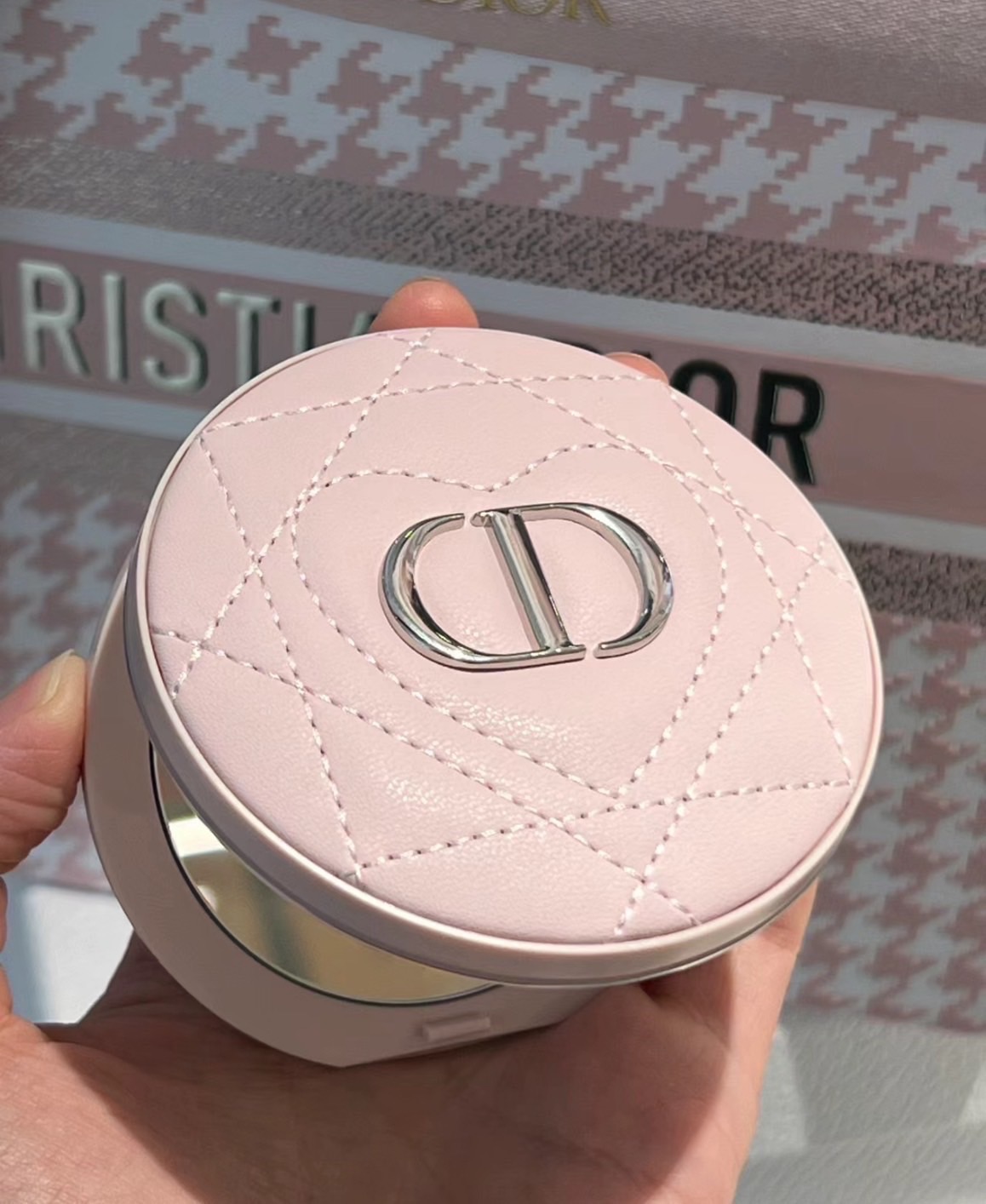 （現貨）Dior 粉色小羊皮雙面鏡