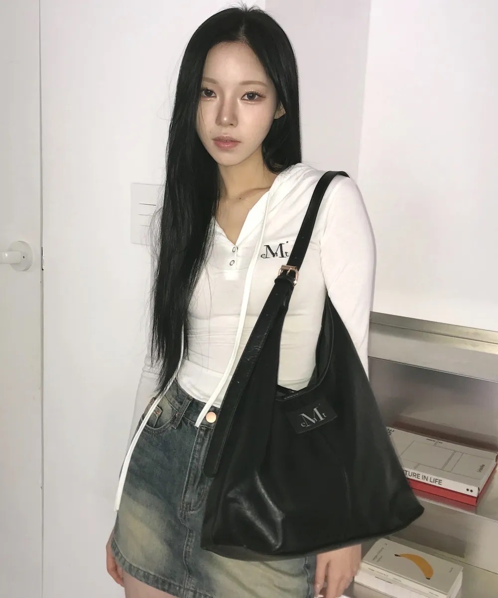 Mucent  新月皮革側背包