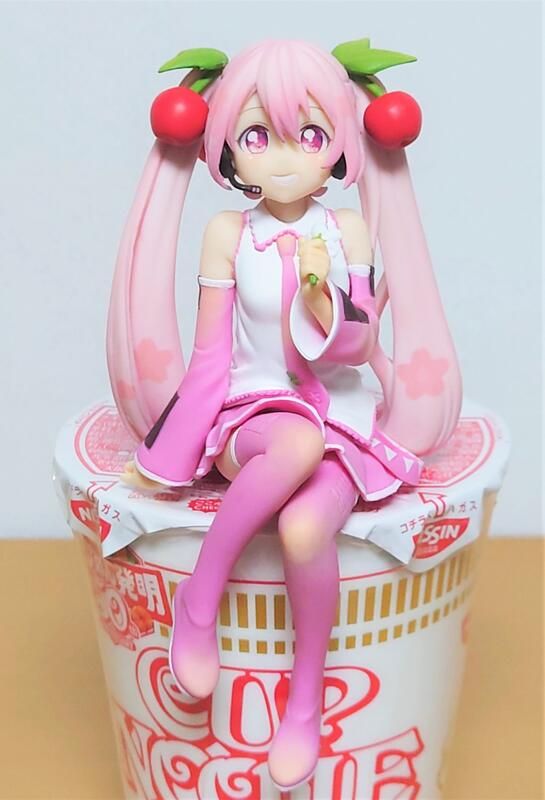 【模販珍藏館】*現貨* FURYU 景品 初音未來 Miku 櫻初音 2022 泡麵蓋 14cm