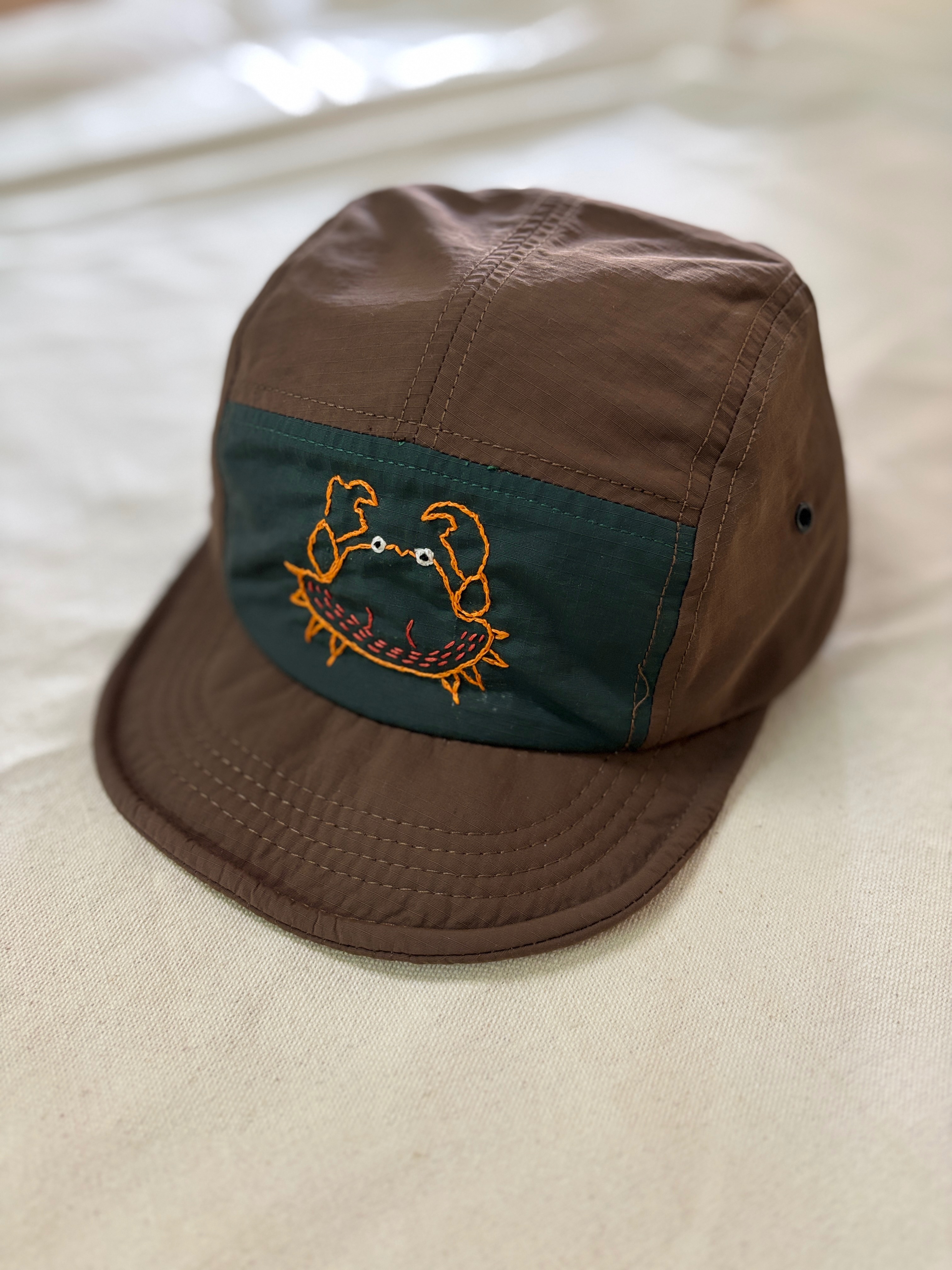 手縫胖蟹撞色帽