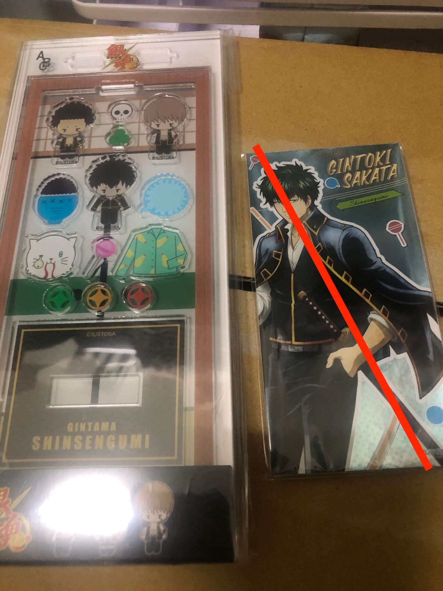 靈魂交換篇搖搖壓克力立牌（圖左）