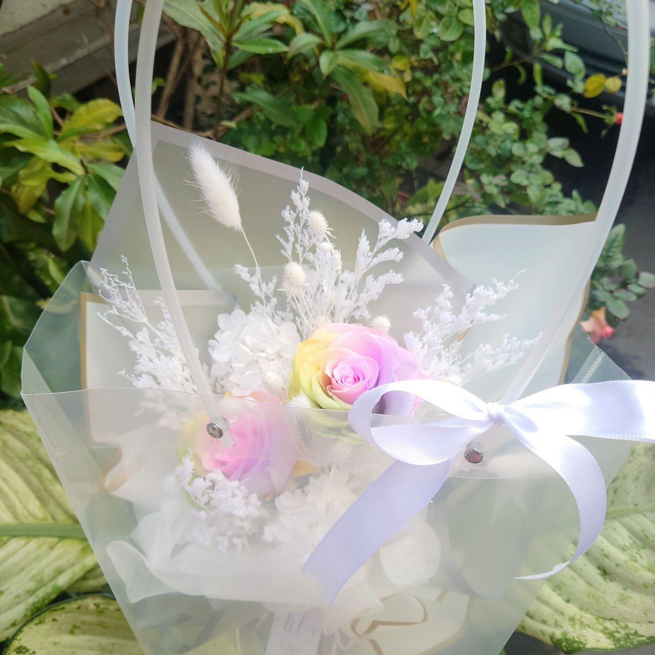 台灣現貨情人節。淨彩虹永生玫瑰花束 永生花 乾燥花 情人節 花束 玫瑰花 禮物 彩虹玫瑰 純淨風