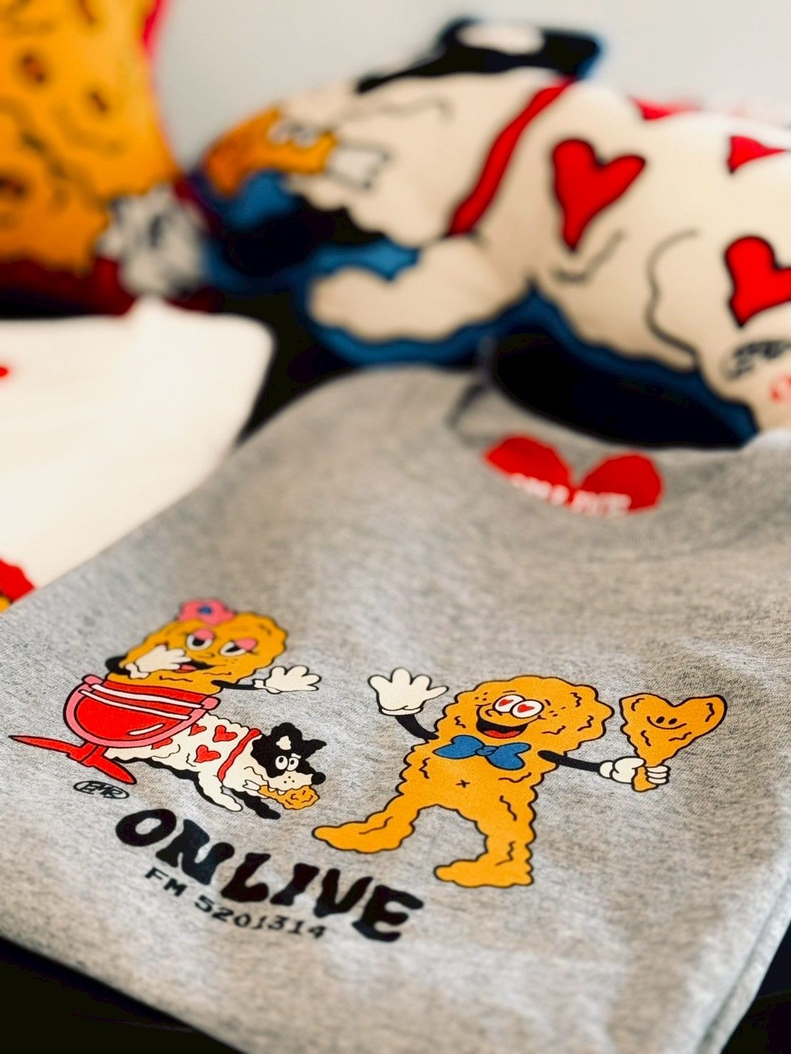 EMR聯名✨灰色地帶說聲Hi TEE