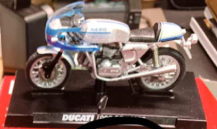 711 杜卡迪 / 聯名 / 經典重型機車模型 / 900SS / 義大利DUCATI