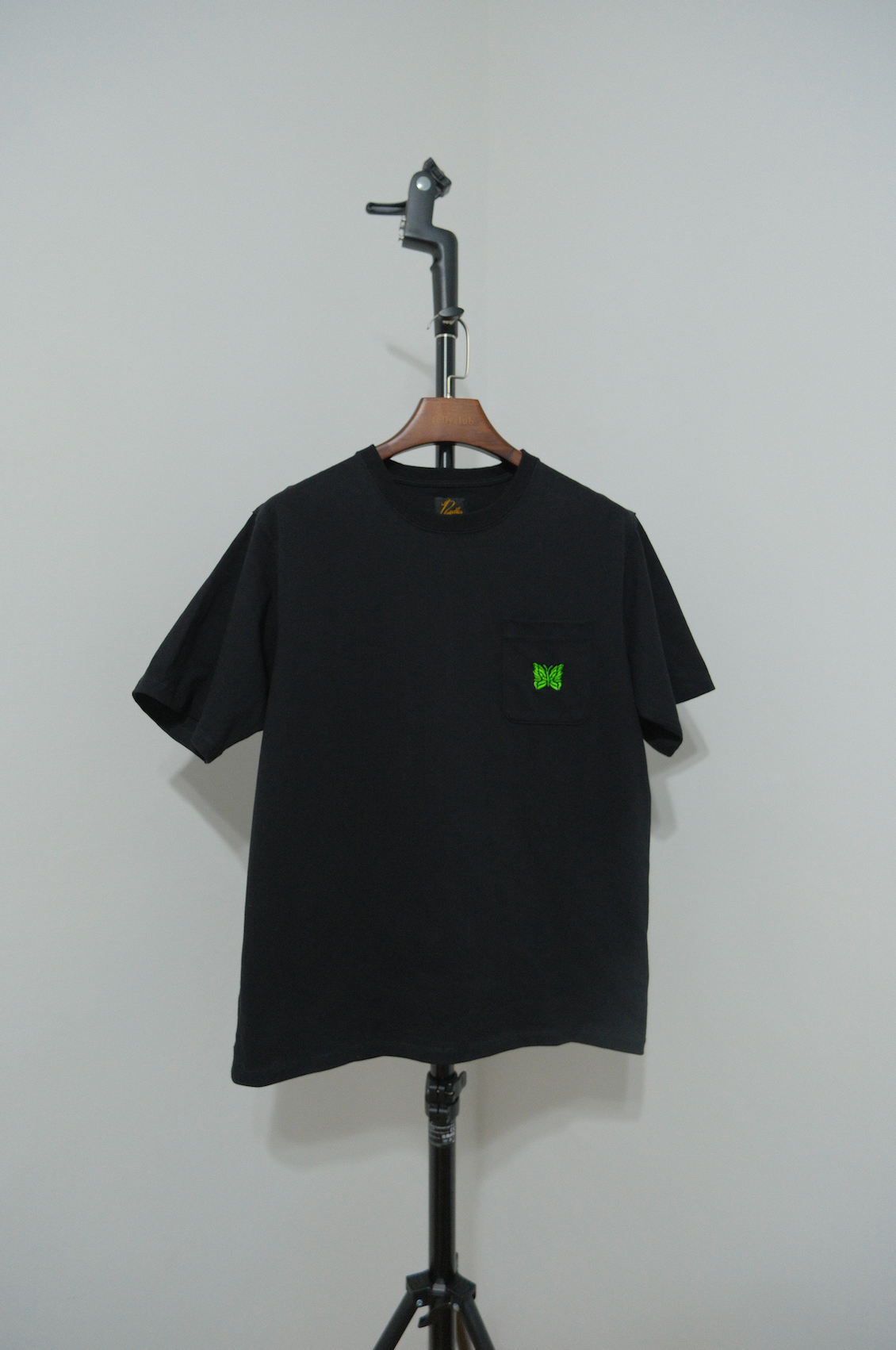 #24 Needles Studious 別注 刺繡口袋短T L號