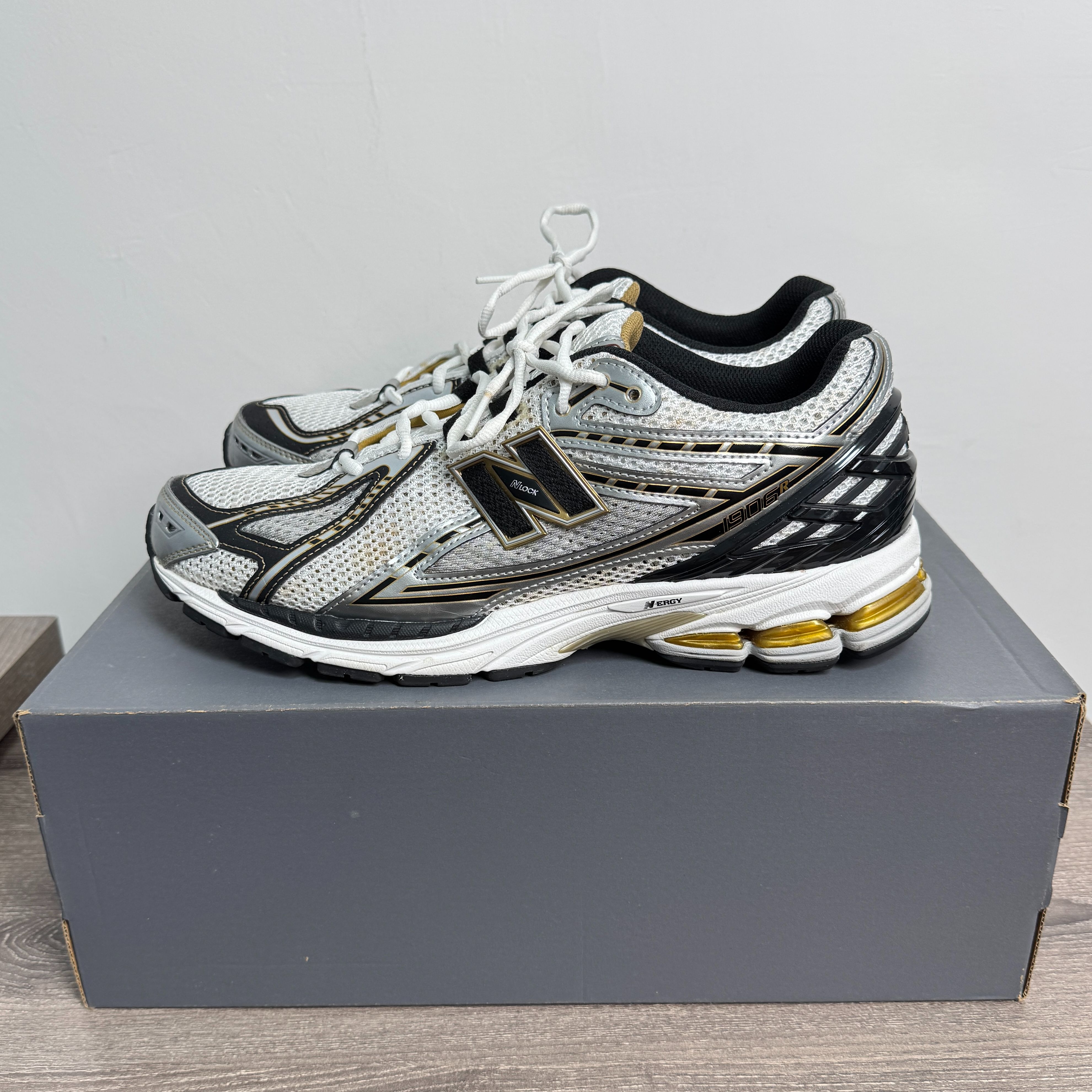 #7 New Balance M1906RA US11