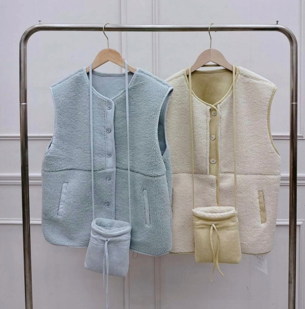 ㅣ現貨ㅣ𝟭𝟱𝟰𝙨𝙝𝙤𝙥 Q毛內麂皮排釦背心+包包