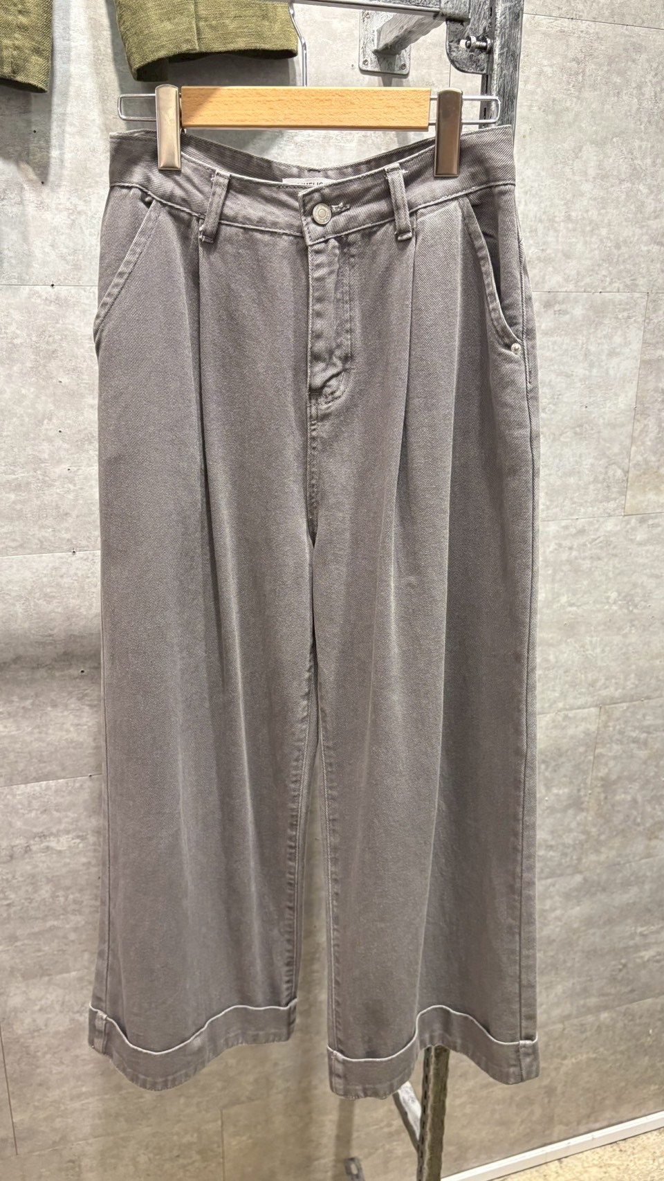 🇰🇷韓-自由向風P02 前打摺９分灰刷色寬褲