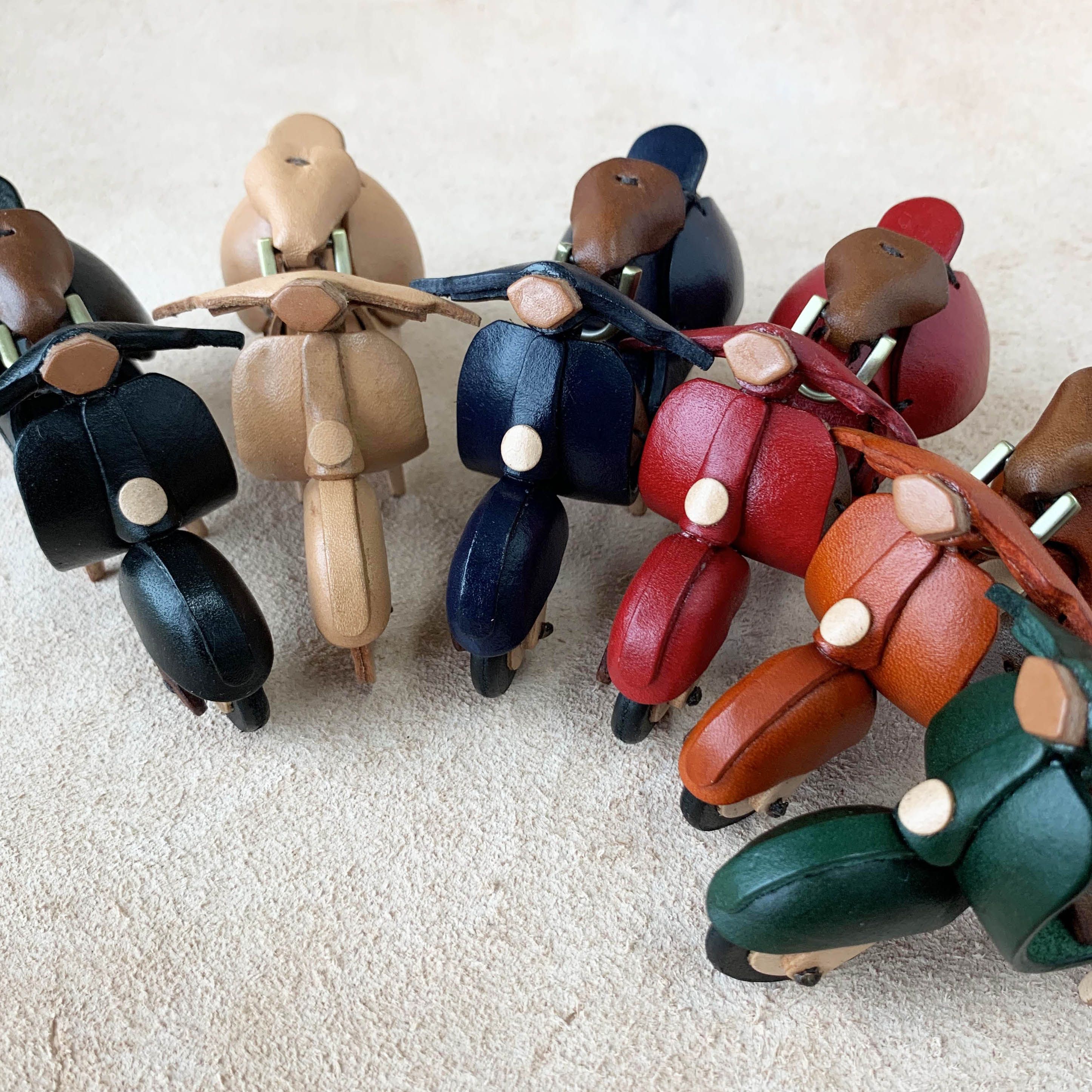 不敗的經典-偉士牌（可選色）-真皮植鞣 皮革鑰匙圈 吊飾 裝飾品