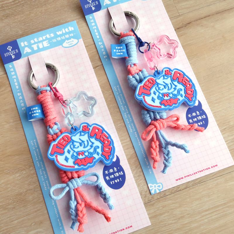 【Pin】The Pause Inn 手工編織 Macrame 混搭橡膠吊飾 - 貓貓款 - 共兩款