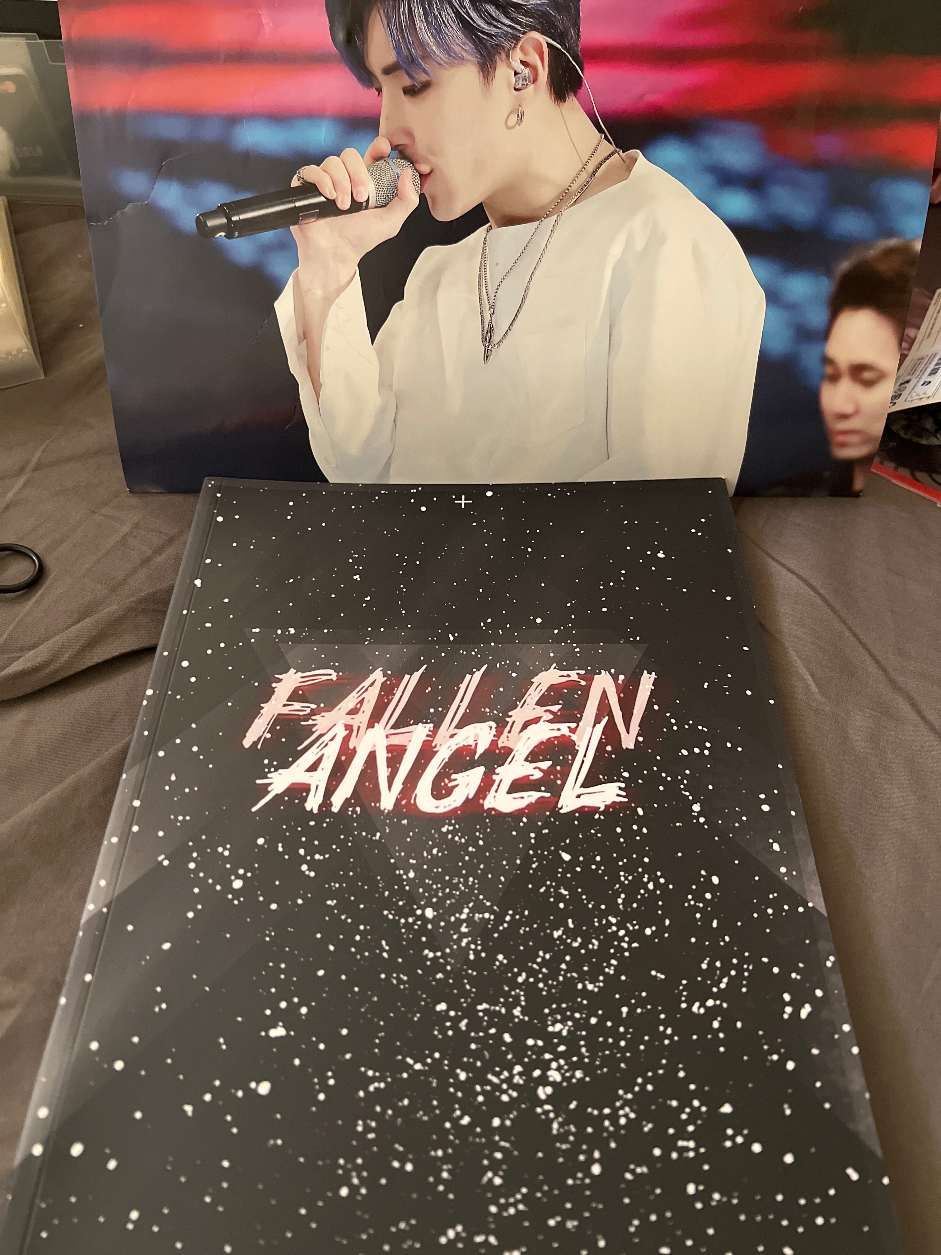 鐘業寫真_飯製 看完姨母笑（？）送海報有摺痕可接受再下單