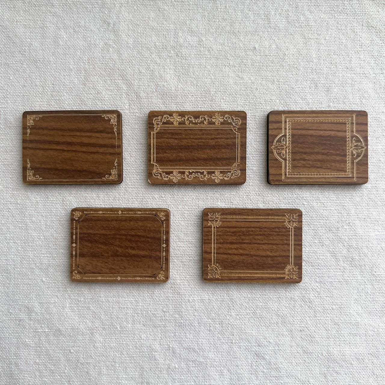 歐風雕花盤（棕色木紋）