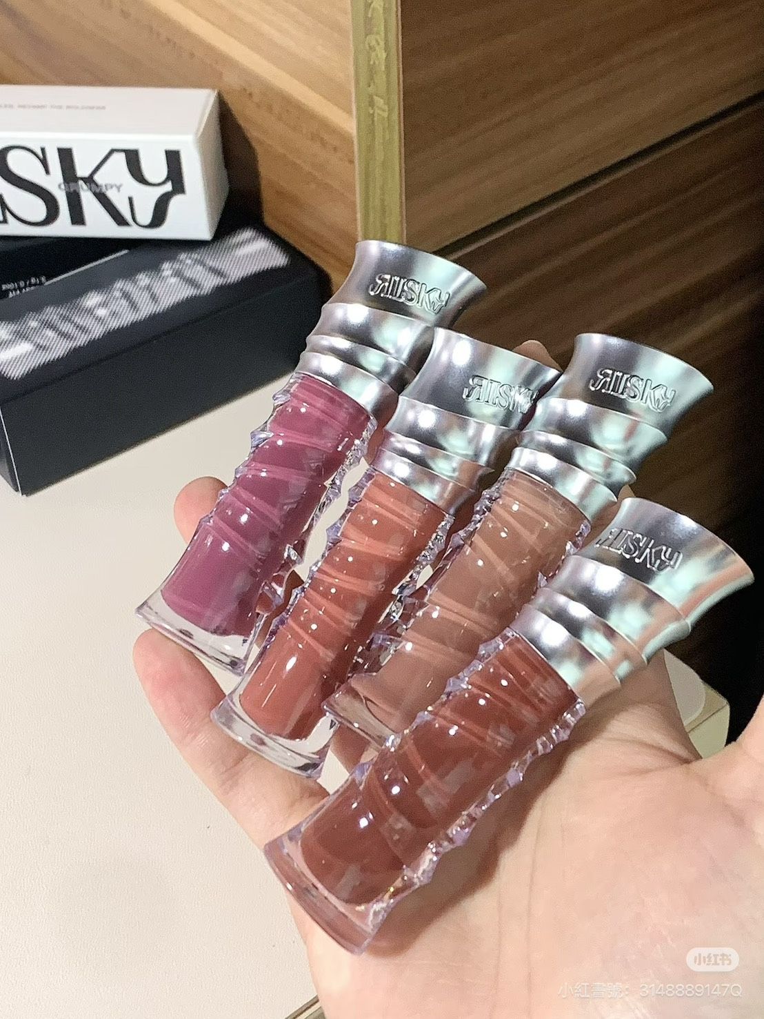 ✨𝐑𝐢𝐬𝐤𝐲唇蜜✨水光感亮面唇釉