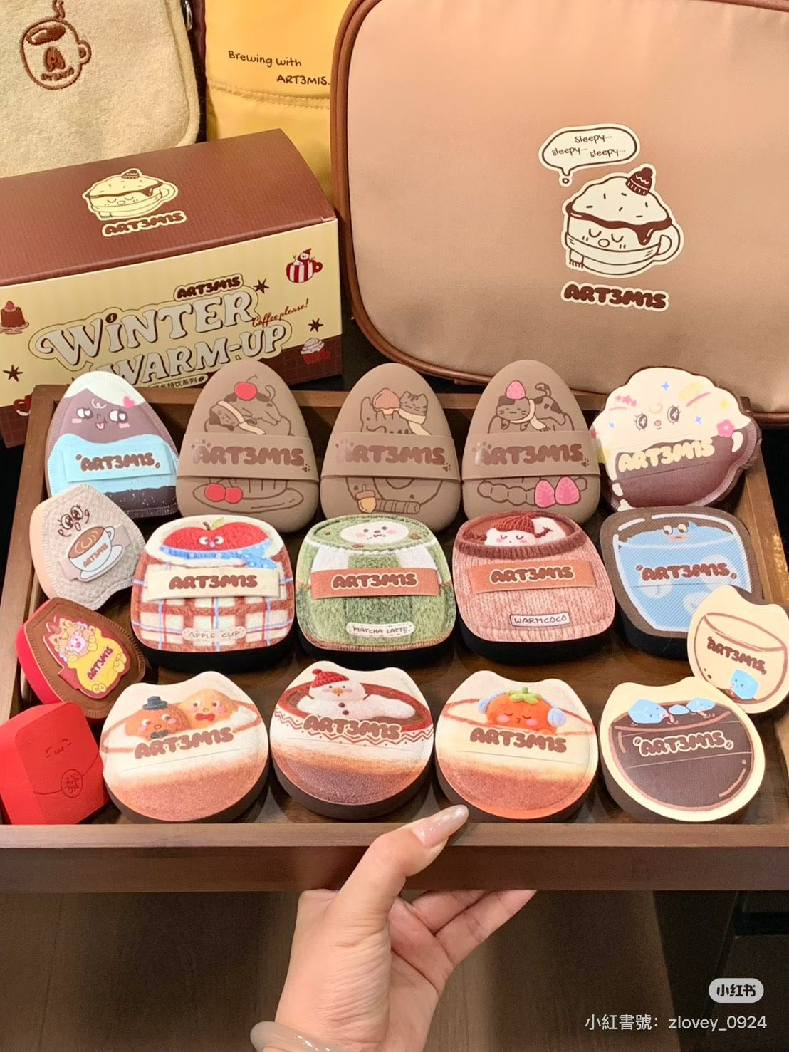 好欠捏！☕️凹凸迷思粉撲 暖冬特飲限定系列🥛
