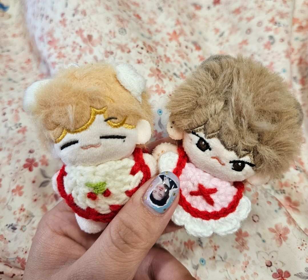 芝勳順栗（豪雨屬性對娃）有出生證，贈圖上兩條手工編織圍兜兜 5cm娃娃