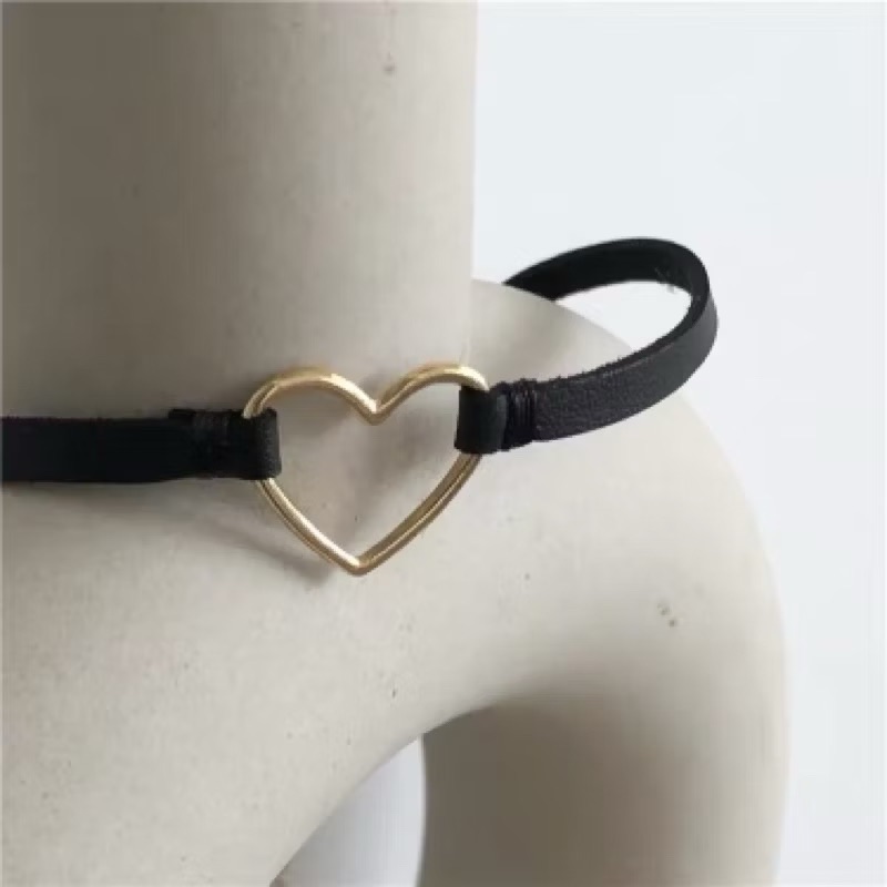 全新 清倉｜現🔥愛心項鍊 皮短項鍊 頸鏈 chocker 搖滾歐美個性短項鍊愛心皮革 飾品清倉🎉 早衣服》