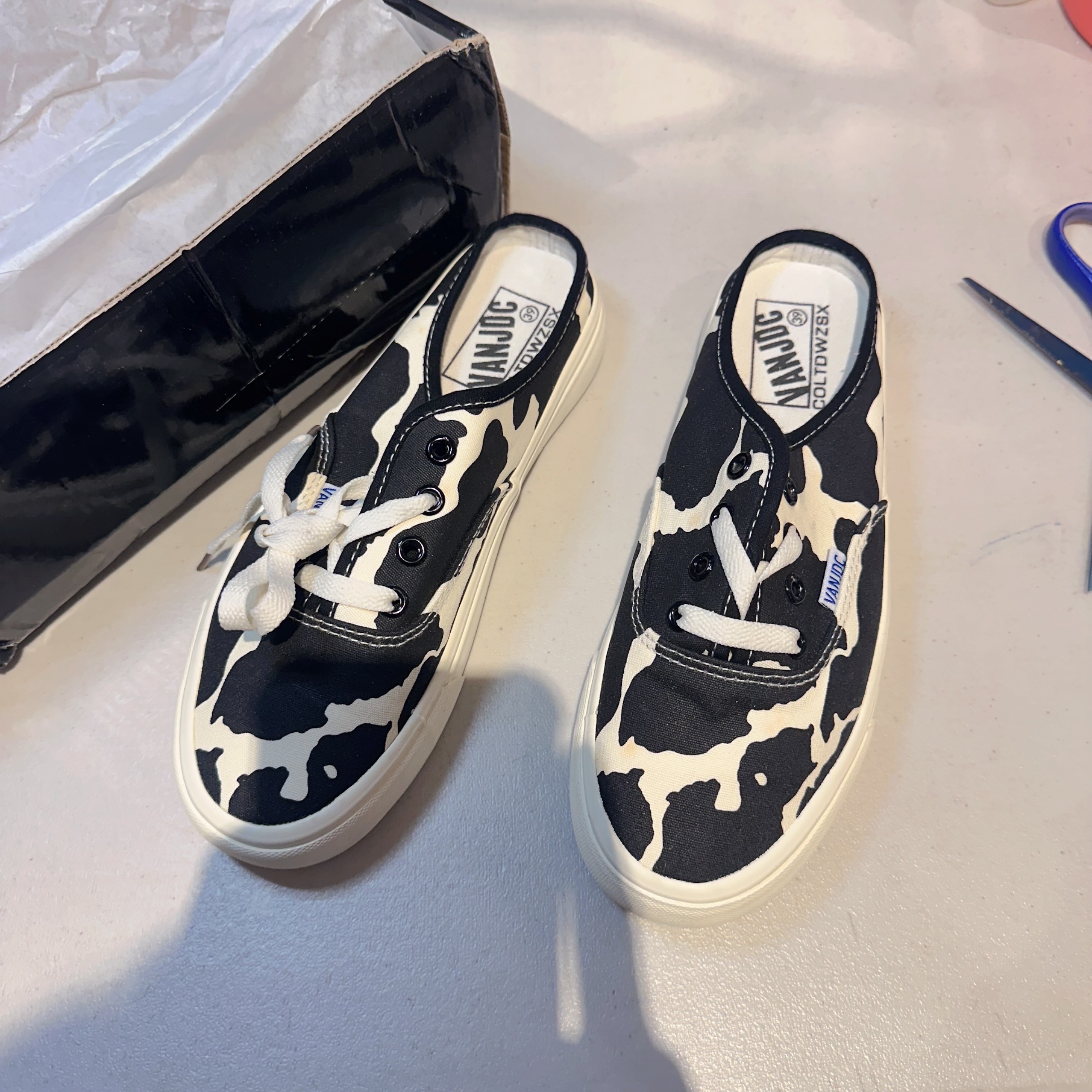 瑕疵｜乳牛紋半拖鞋 帆布鞋 女鞋  39/24.5 》早衣服